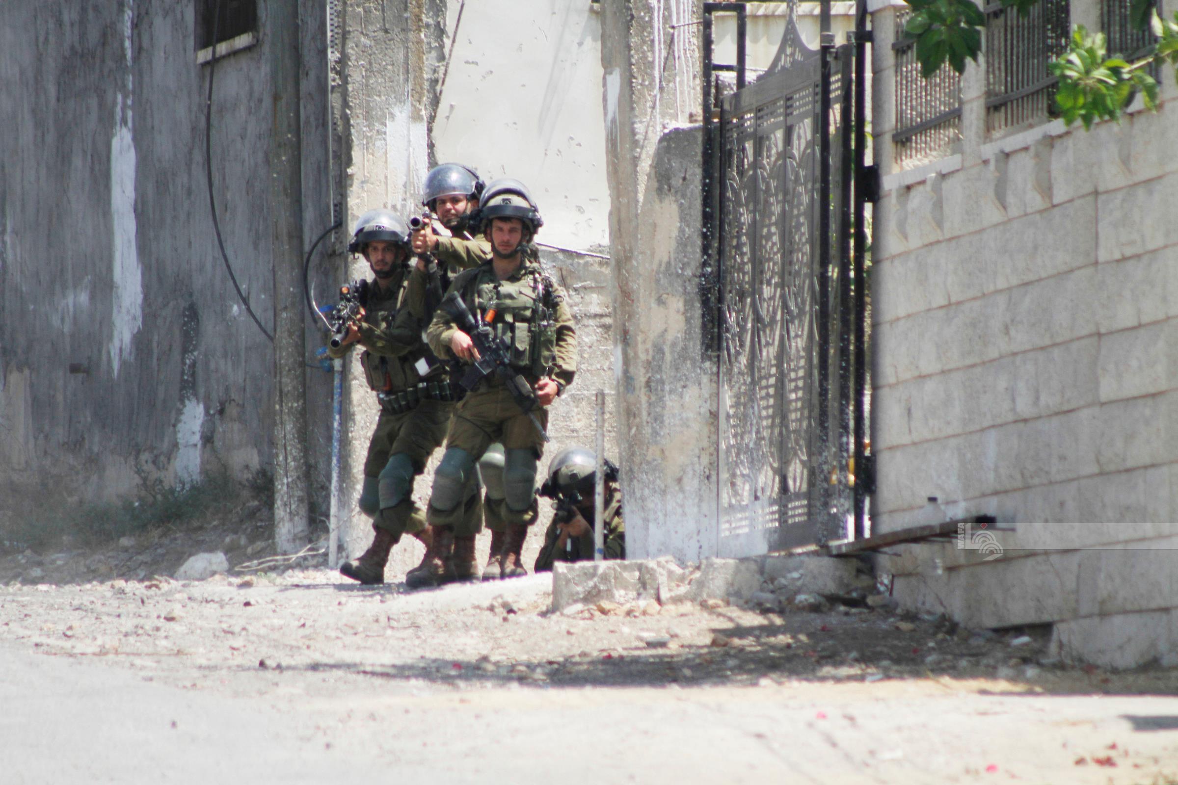 כוחות הכיבוש עצרו ילד, את אחותו ואדם נוסף באל־מוע'ייר ממזרח לרמאללה