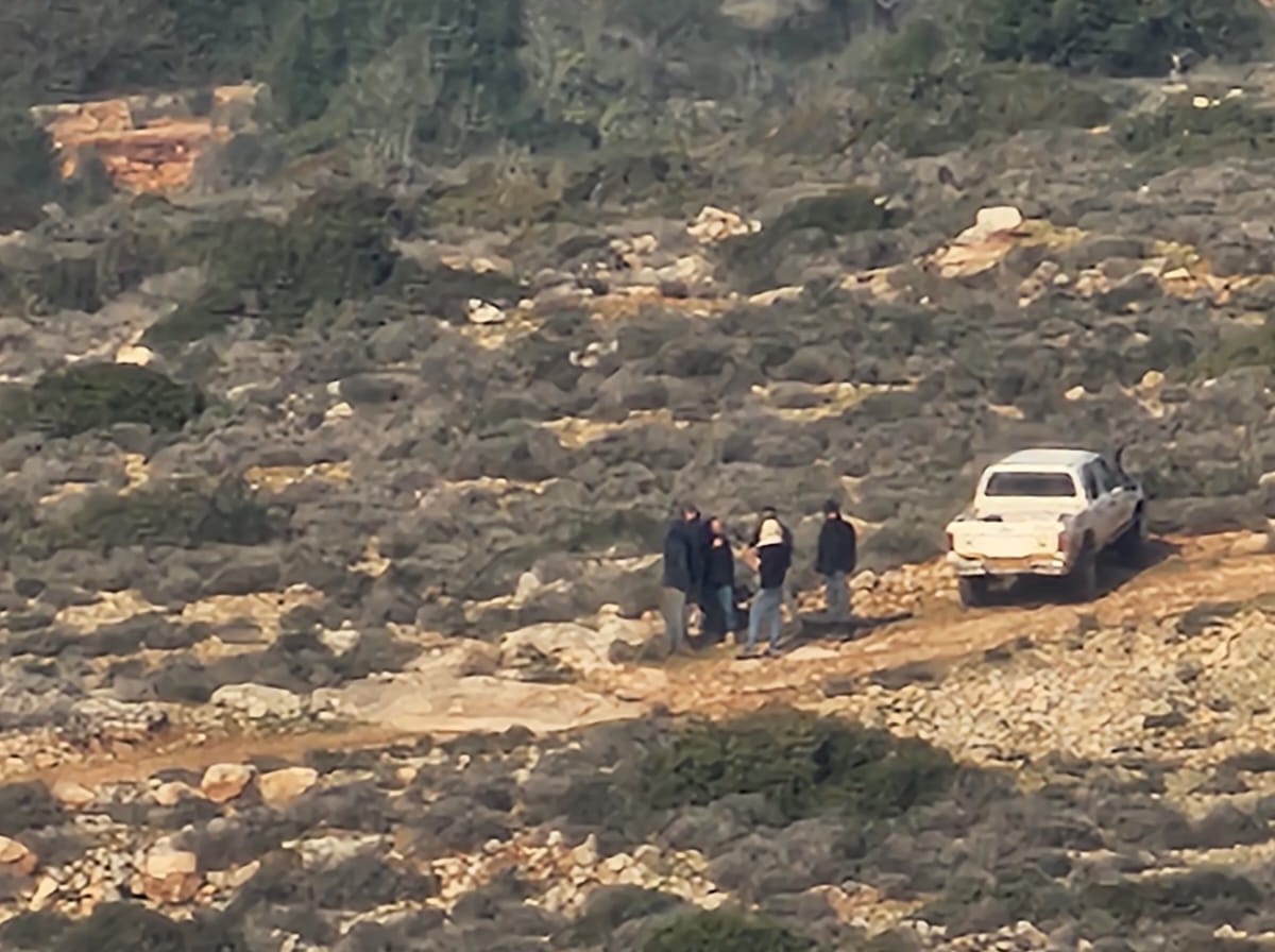 מתנחלים תקפו קוטפי כמהין מצפון לדיר אסתיא ועיכבו כמה מהם