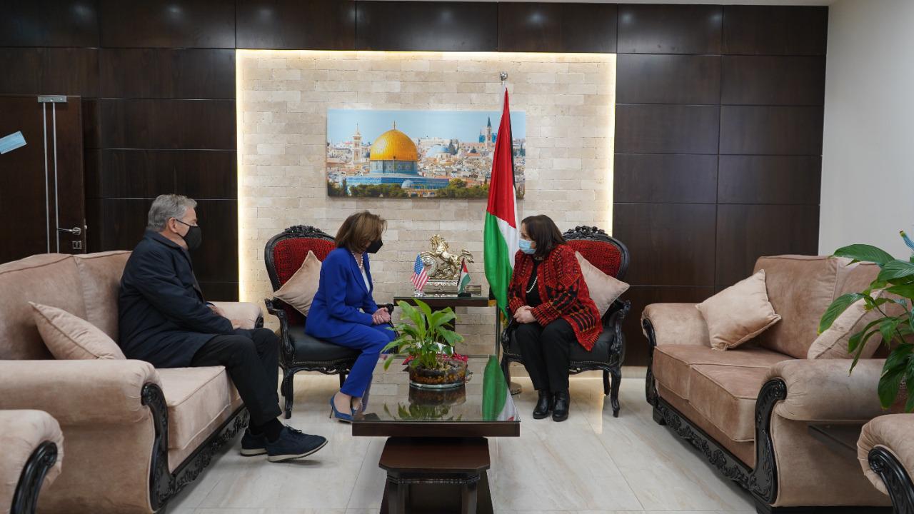 קילי נפגשה עם פלוסי