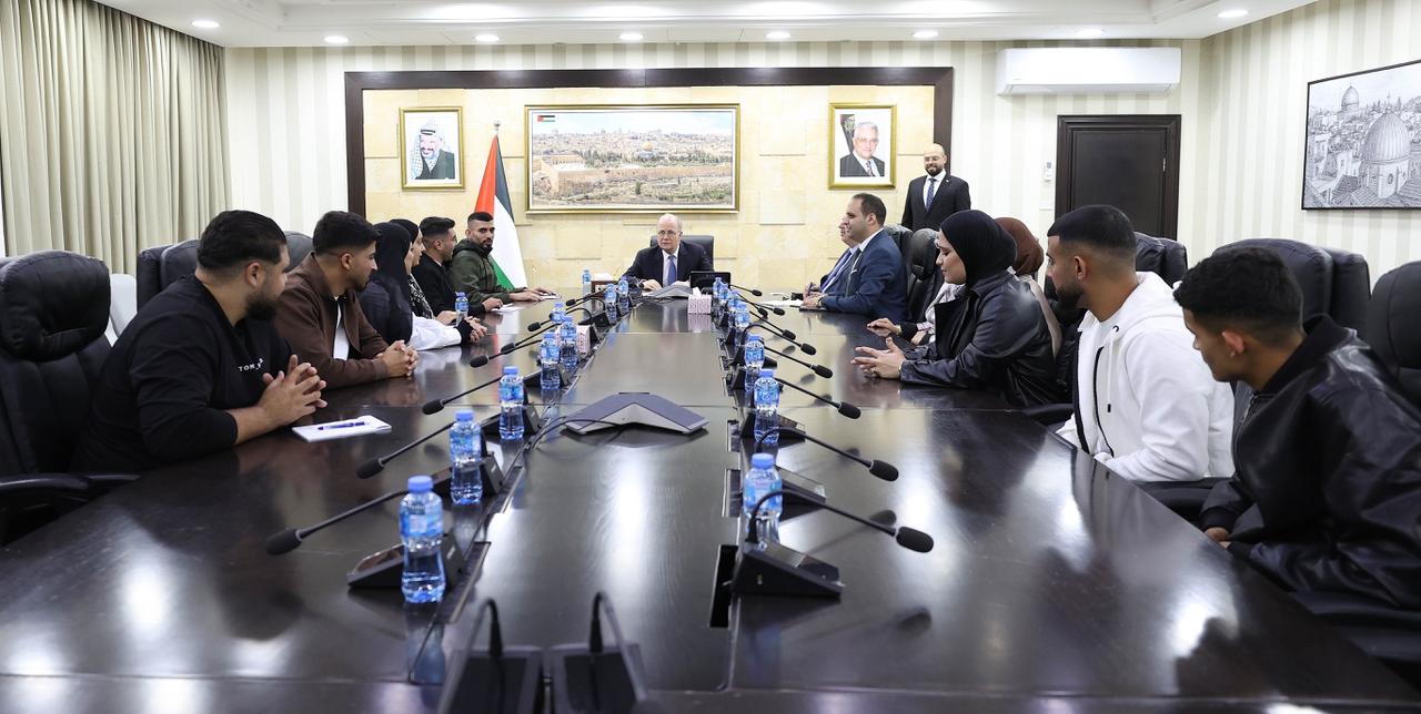 מוסטפא דן עם משלחת מהמועצה הצעירה של בקעת הירדן בדרכי תמיכה בתושבים ובשיפור השירותים