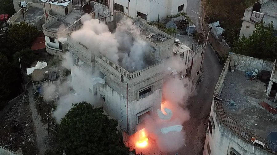 כוחות הכיבוש פוצצו בית בשכם לאחר שכיתרו אותו במשך שעות