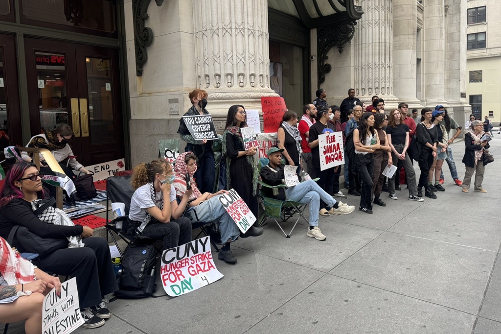 סטודנטים ואקדמאים בניו יורק שובתים רעב בדרישה להפסקת הטבח בעזה