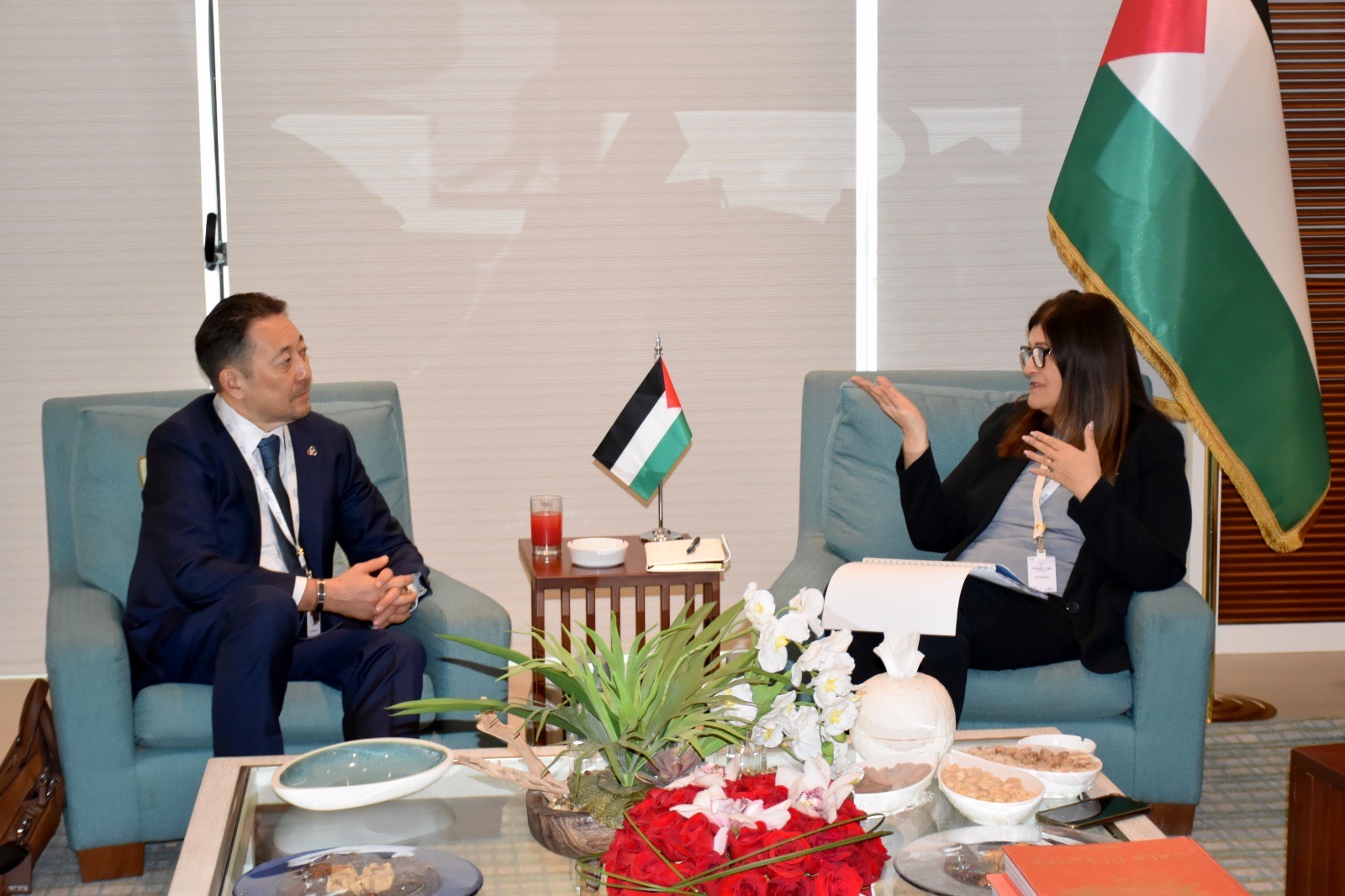 שרת החוץ והתפוצות פרסין שהין דנה בחיזוק שיתופי הפעולה במנמה