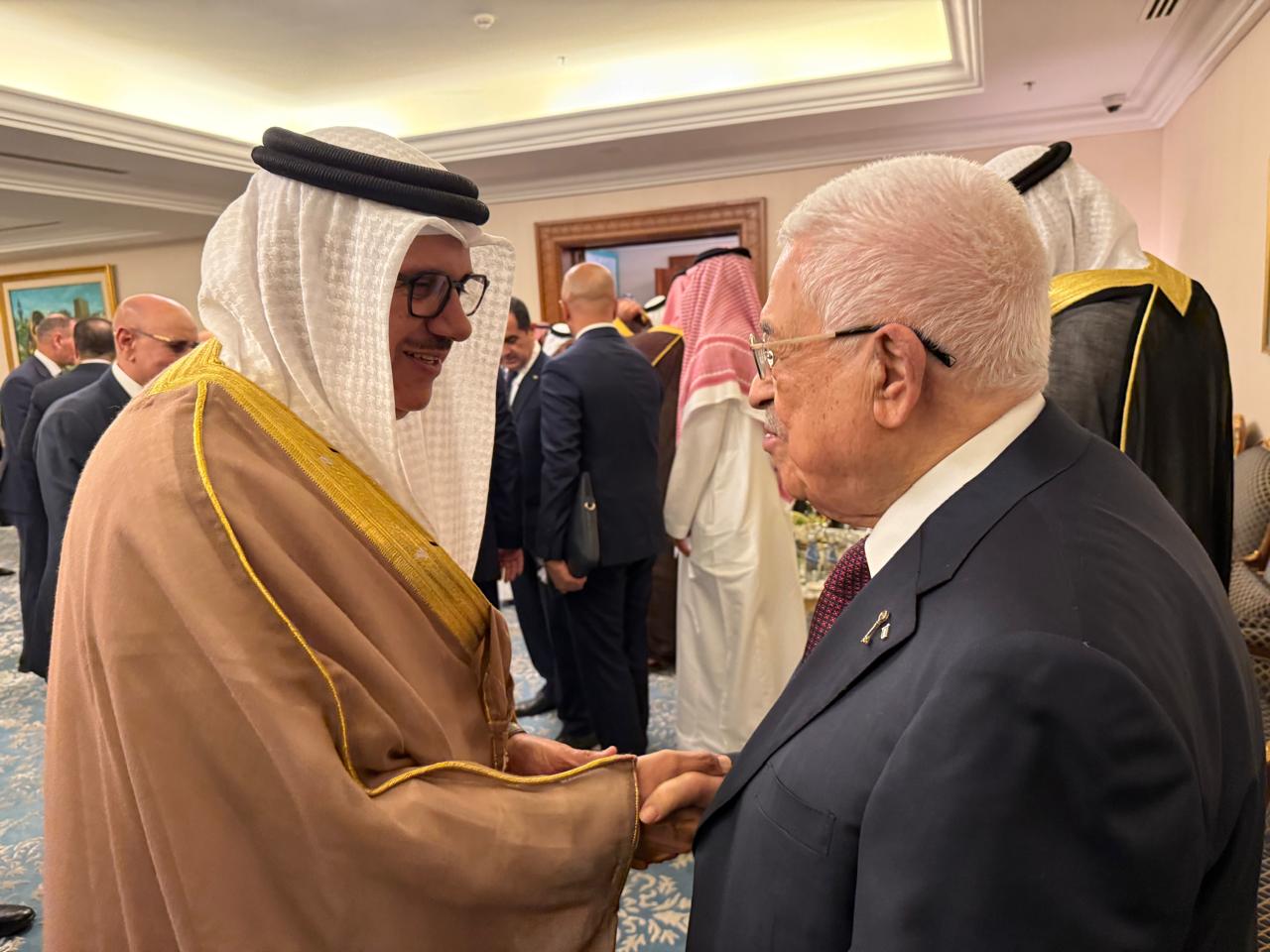 הנשיא עבאס נפגש עם שר החוץ של בחריין בדוחה