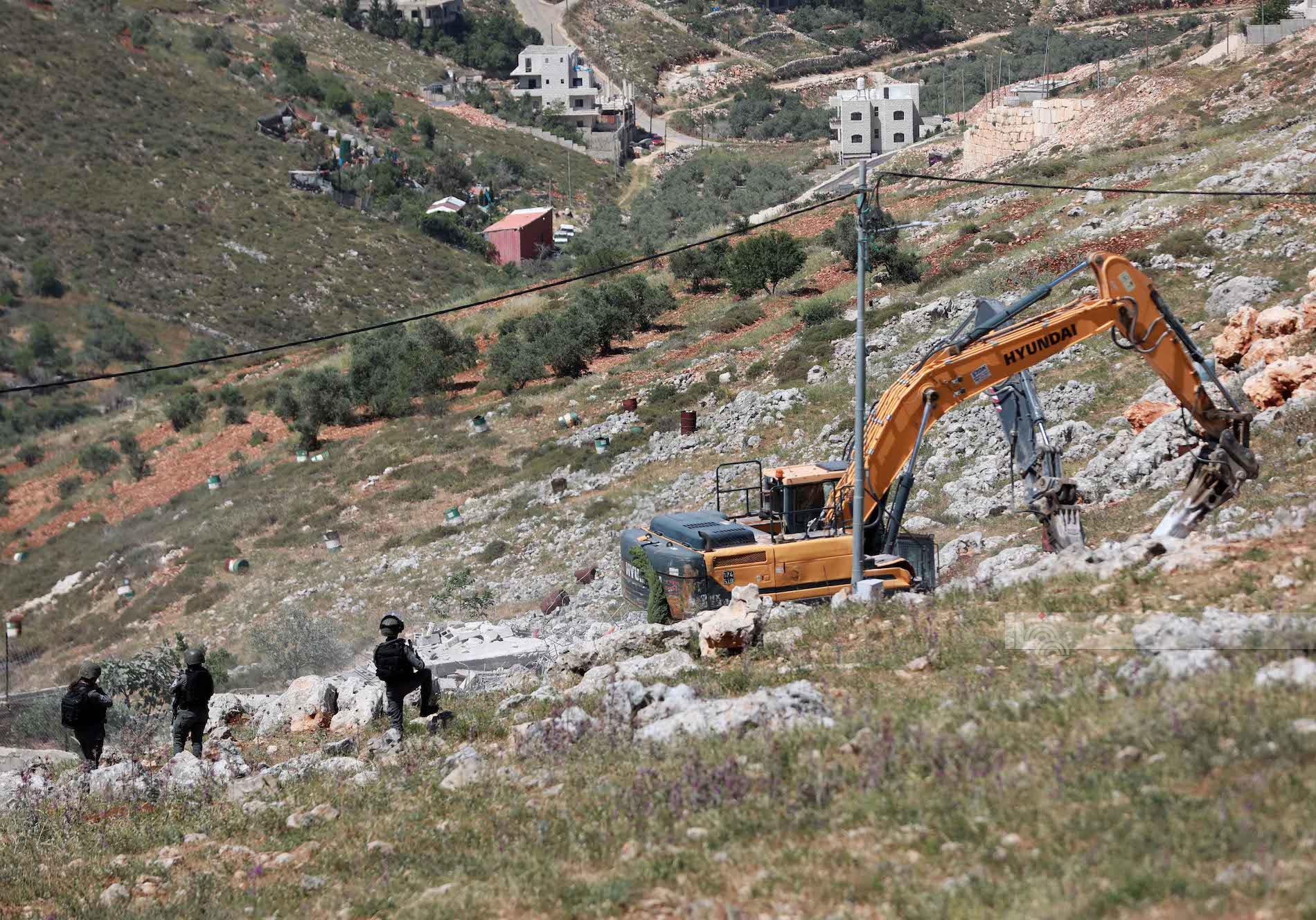 כוחות הכיבוש הרסו בית בן שתי קומות בשכם והודיעו על הפסקת בנייה בבית נוסף