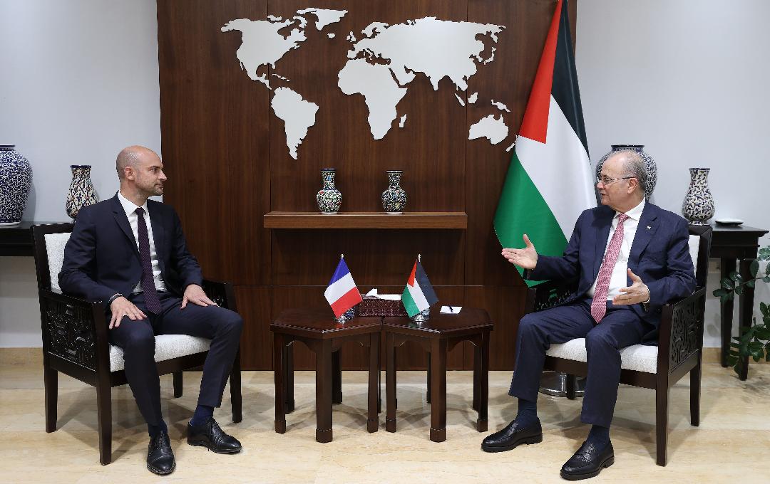 ראש הממשלה הפלסטיני בפגישה עם שר החוץ הצרפתי: קורא להכרה צרפתית במדינה פלסטינית ופעולה להפסקת המלחמה בעזה