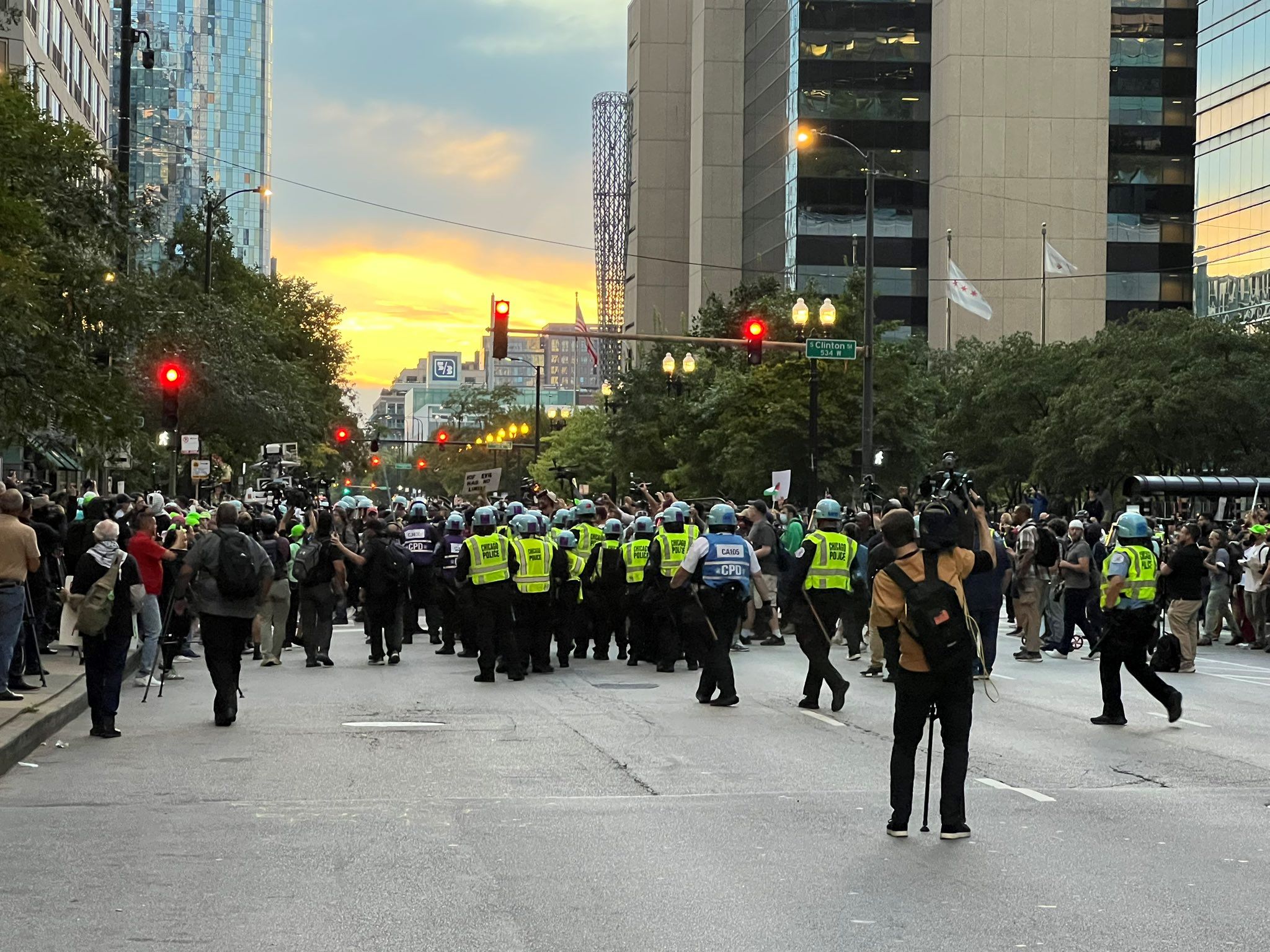 הפגנות בשיקגו נגד התמיכה בישראל במהלך הכנס הלאומי של המפלגה הדמוקרטית