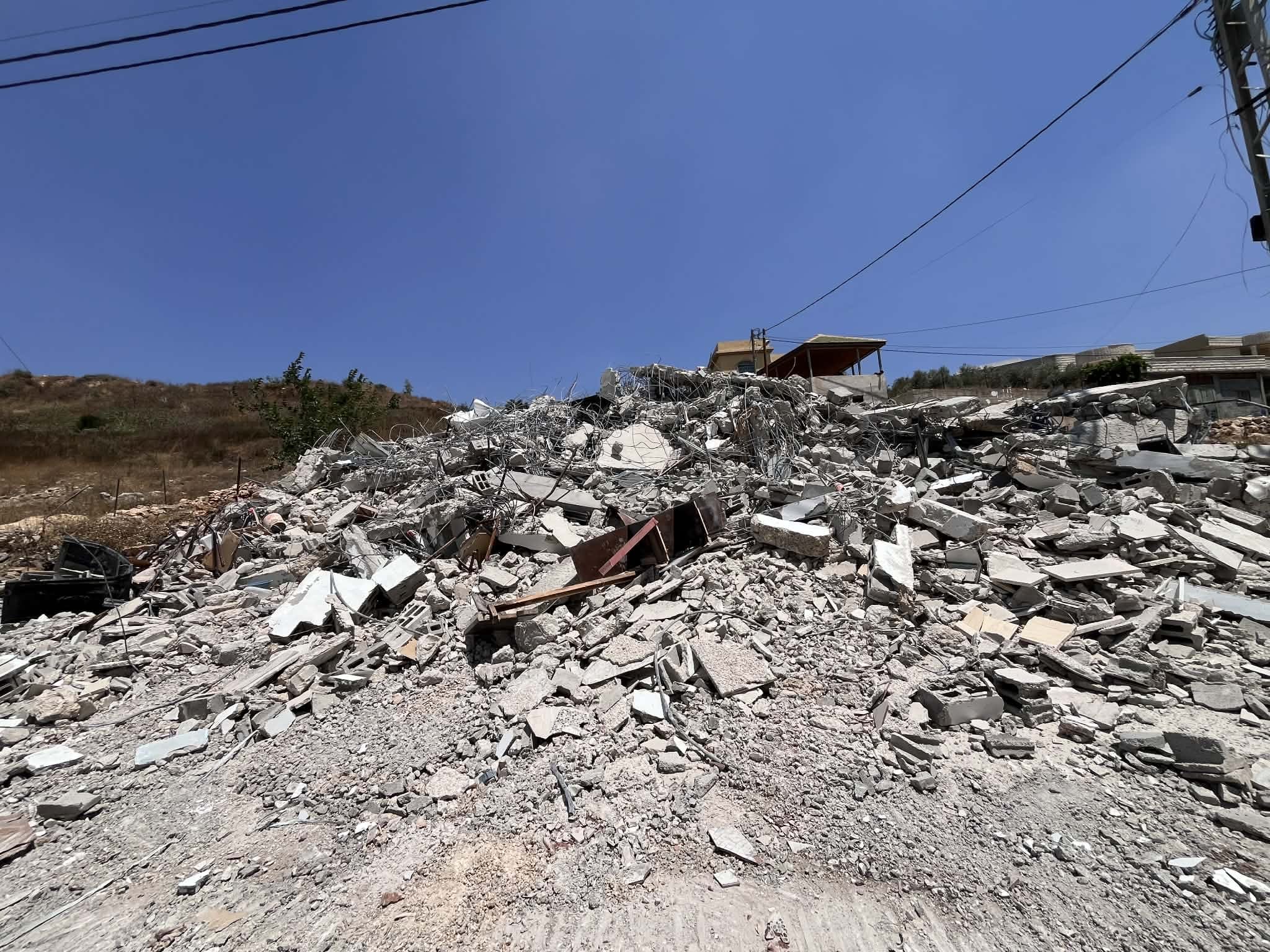 מהציפור של לינה אל חורבות הבית: סיפורה של משפחה שכוחות הכיבוש הרסו את ביתה בכפר א־דיכ