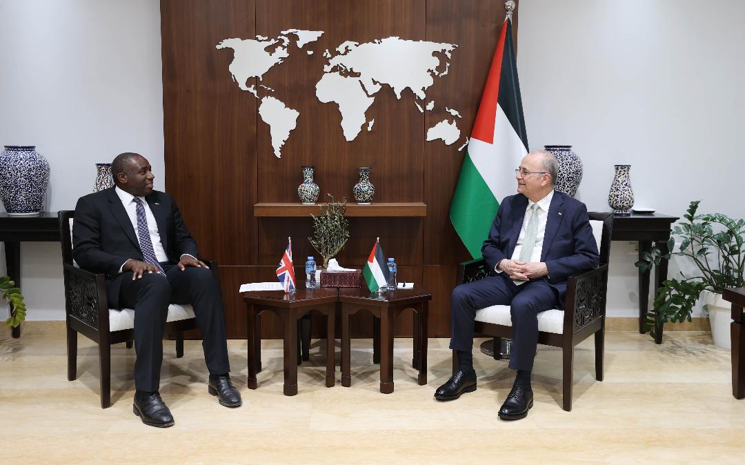 ראש הממשלה מוחמד מוסטפא נפגש עם שר החוץ הבריטי דיוויד לאמי