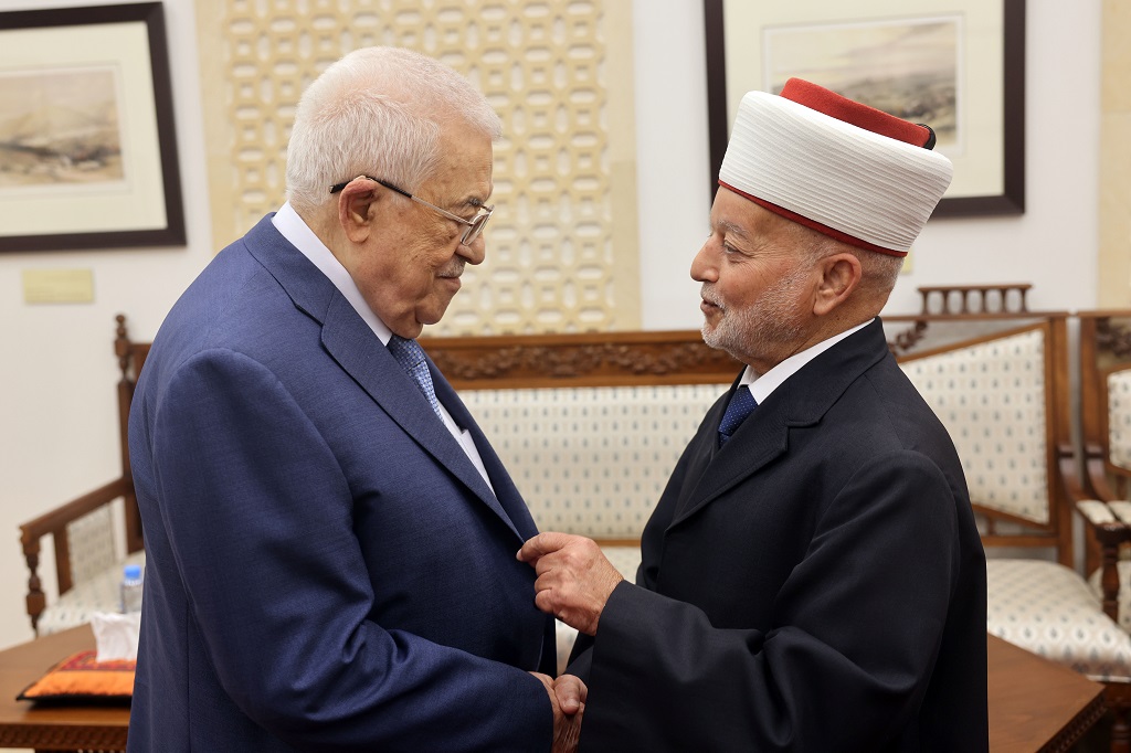 אבו מאזן נפגש עם המופתי של ירושלים ופלסטין