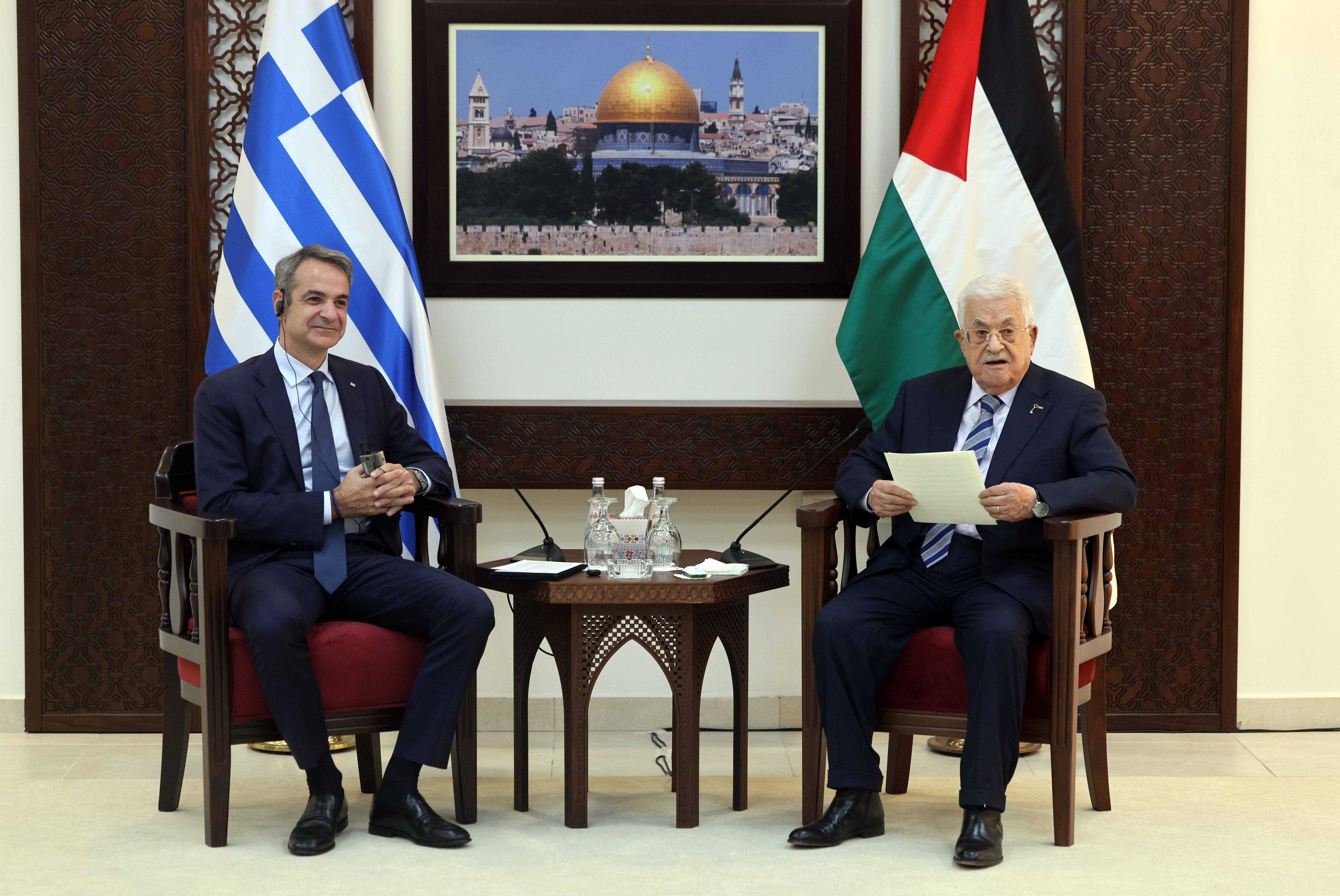 הנשיא מחמוד עבאס: מוכנים לעבוד עם הנשיא טראמפ, המתווכים והשותפים לקידום שלום צודק ומקיף