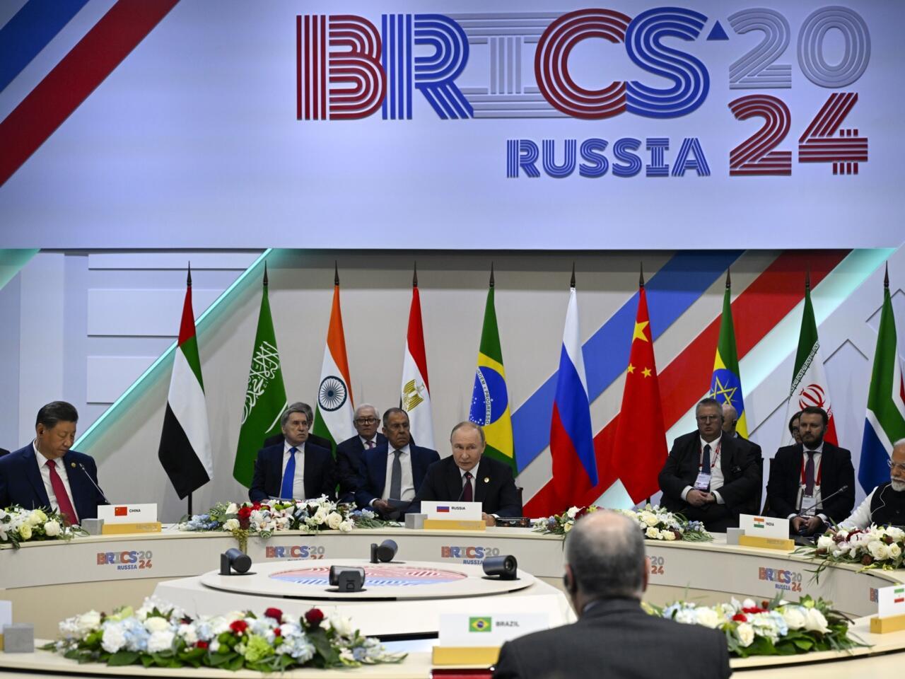 נשיא פלסטין מחמוד עבאס משתתף בפסגת ה-"BRICS" ברוסיה, יישא נאום בקרוב
