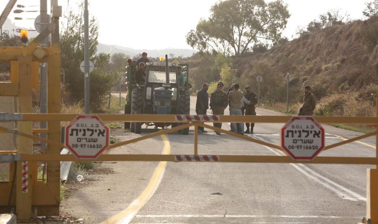כוחות הכיבוש מנעו מפלסטינים מתחת לגיל 40 למסוק זיתים באדמותיהם ליד ח'ירבת יאנון