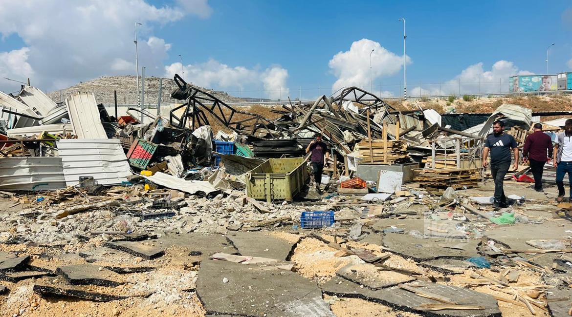 כוחות הכיבוש הרסו בתי עסק בשוק הירקות המרכזי בביתא שמדרום לשכם