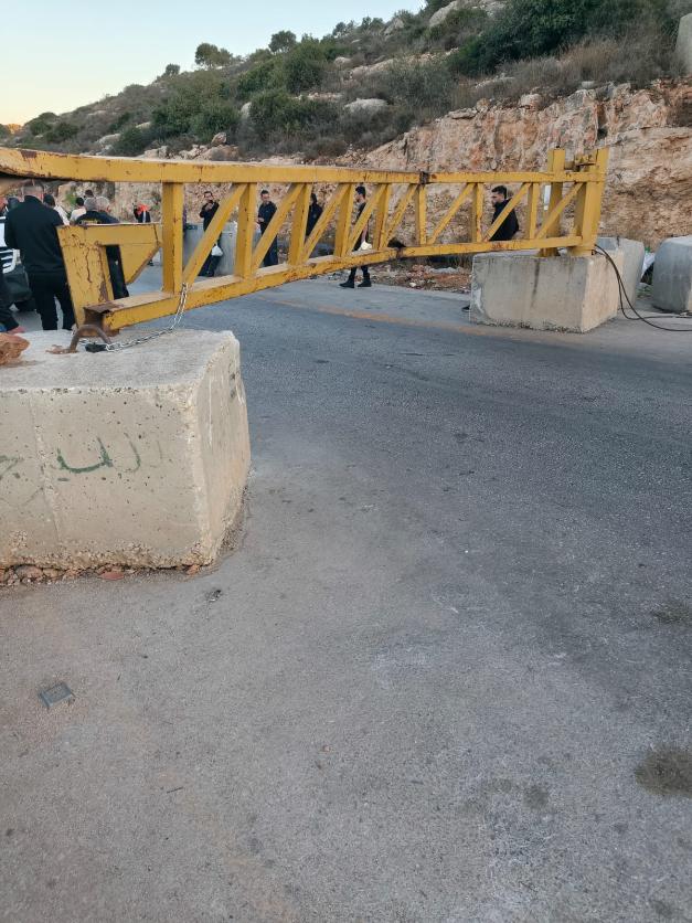 כוחות הכיבוש חסמו את הכניסה הצפונית לסלפית ואת הכניסה המערבית לכפר חארס