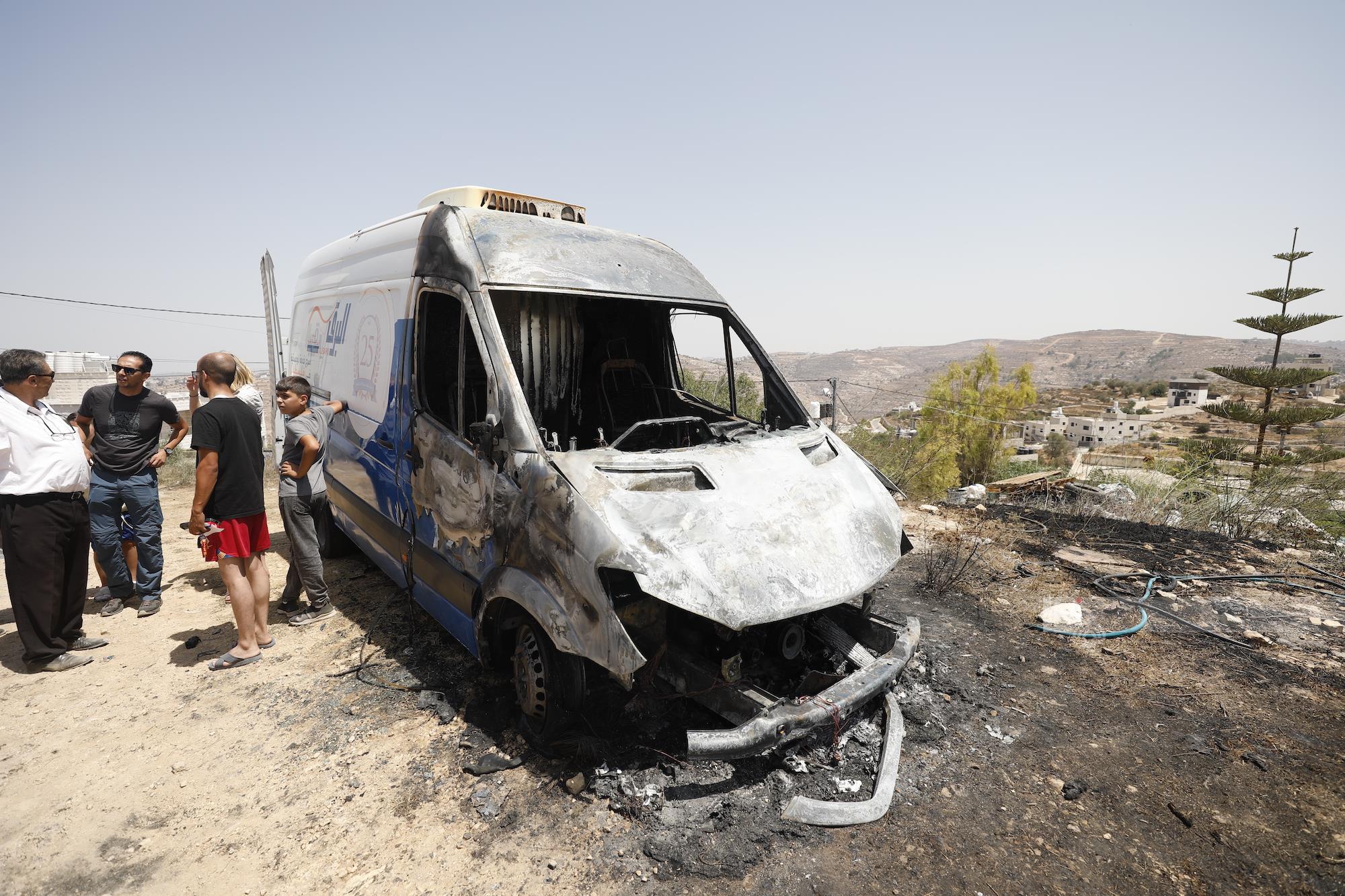 שני פלסטינים נפצעו מירי חי במתקפה של מתנחלים על העיירה עטארה בצפון־מערב רמאללה