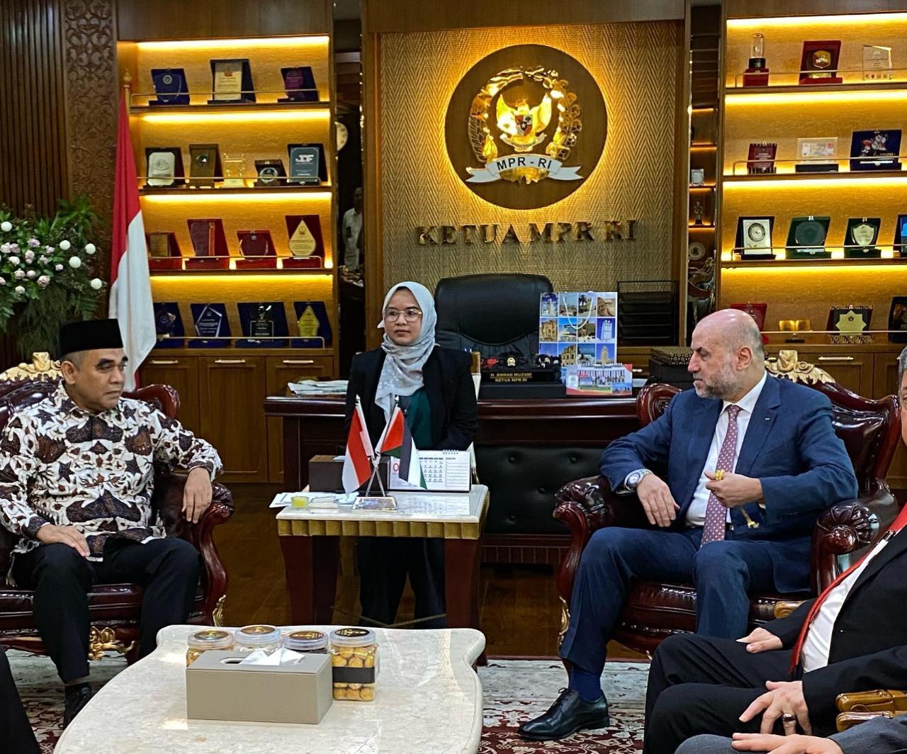 הבאש לנשיא הפרלמנט האינדונזי: יש למנוע את גירוש הפלסטינים ולחזק את מעמדה של ירושלים