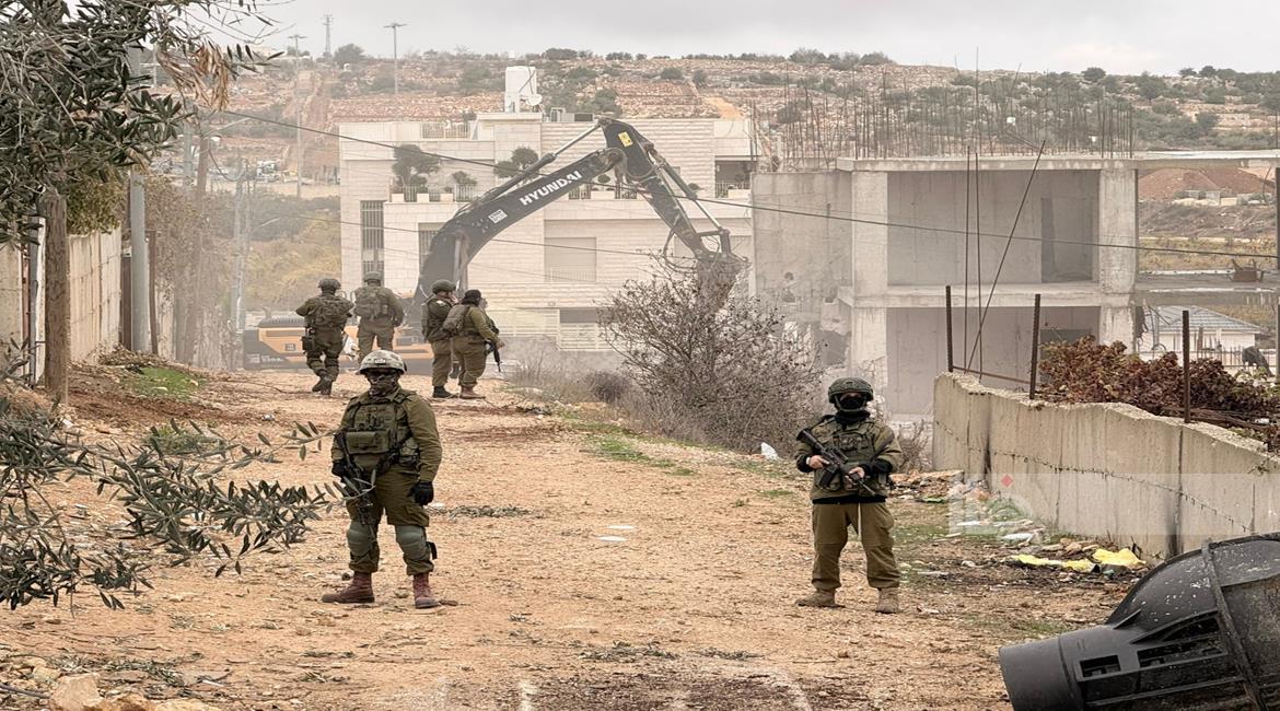כוחות הכיבוש הורסים בית בבנייה באל־ח׳דר שמדרום לבית לחם