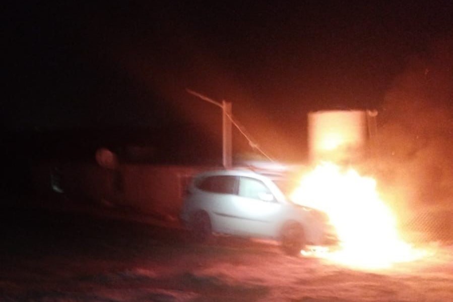 מתנחלים הציתו רכב של פעילים זרים ותקפו בתים במסאפר יטא