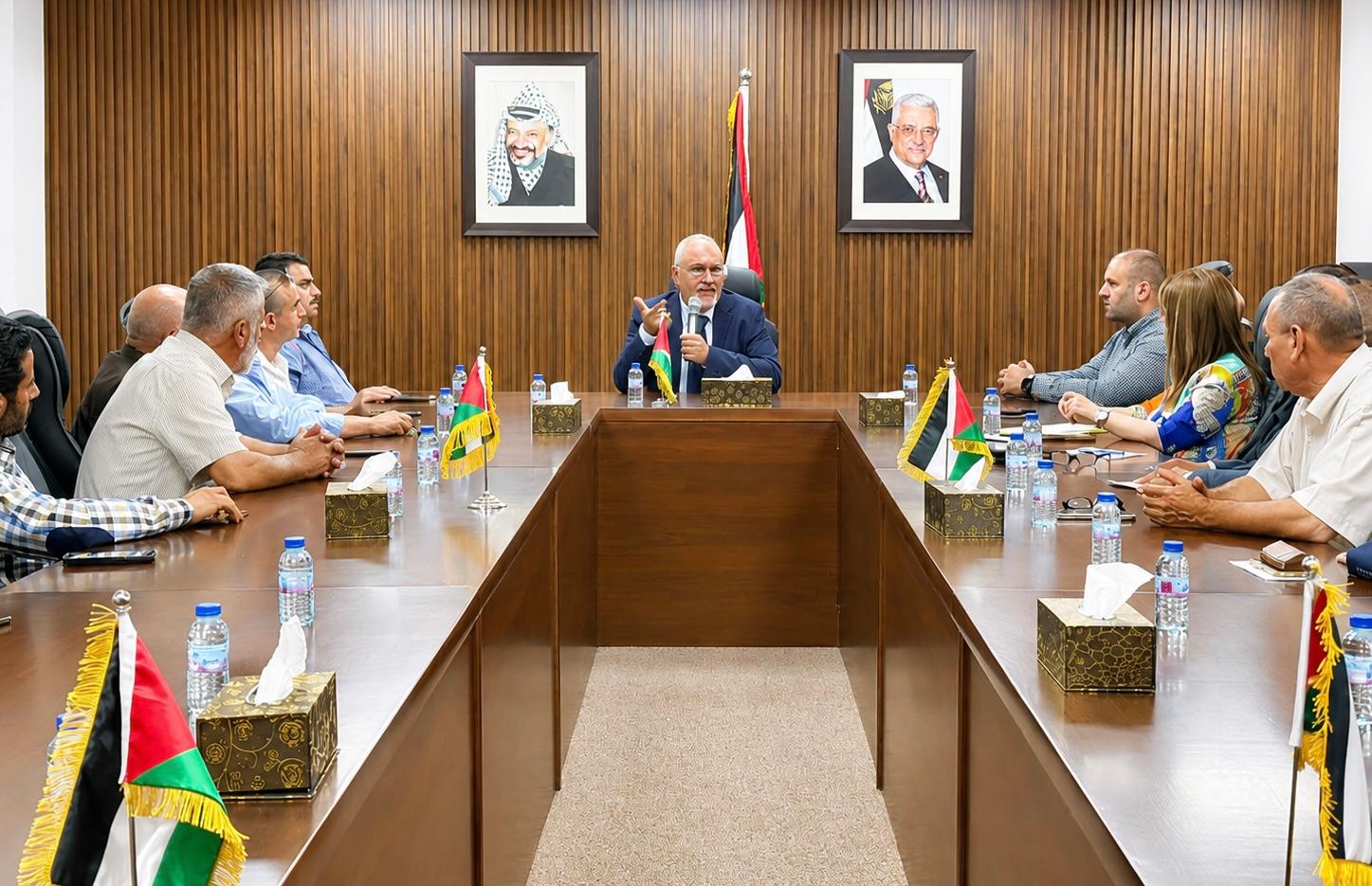 שר החקלאות דן עם 26 רשויות מקומיות במחוז רמאללה ואל־בירה בקידום התכנון החקלאי ובהפניית מיזמים לצרכים המרכזיים