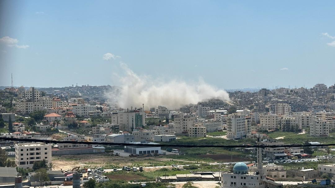 כוחות הכיבוש פוצצו בניין מגורים במחנה טולכרם
