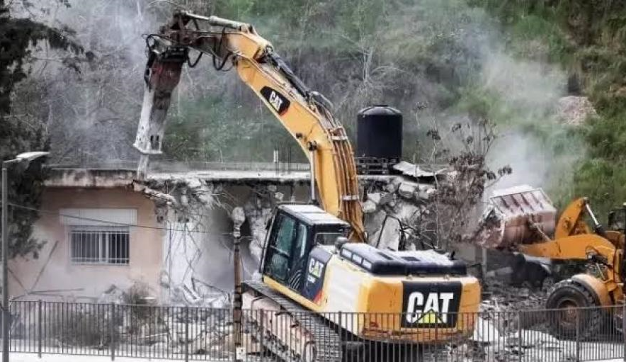 כוחות הכיבוש הרסו בית, בית קפה ומבנים בכפר בית סירה מערבית לרמאללה