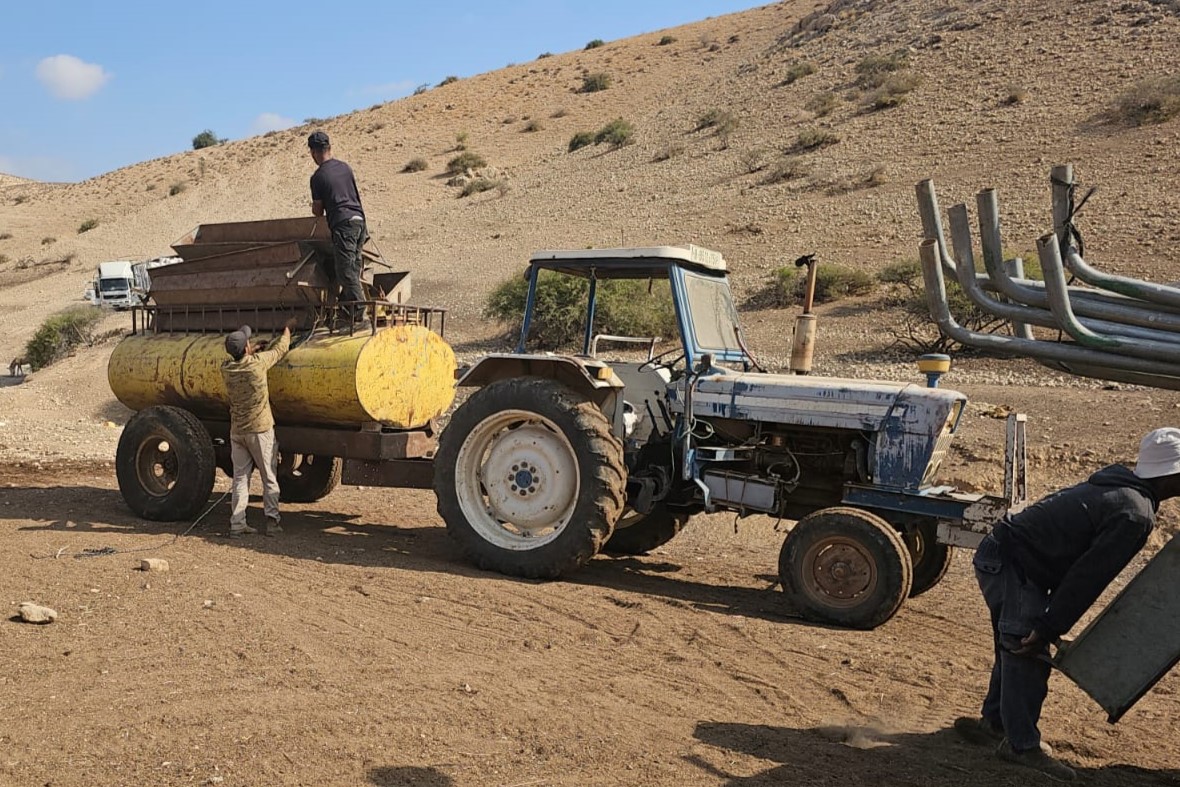 המשפחה האחרונה נאלצה לעזוב את אום אל-ג'מאל עקב מתקפות מתנחלים