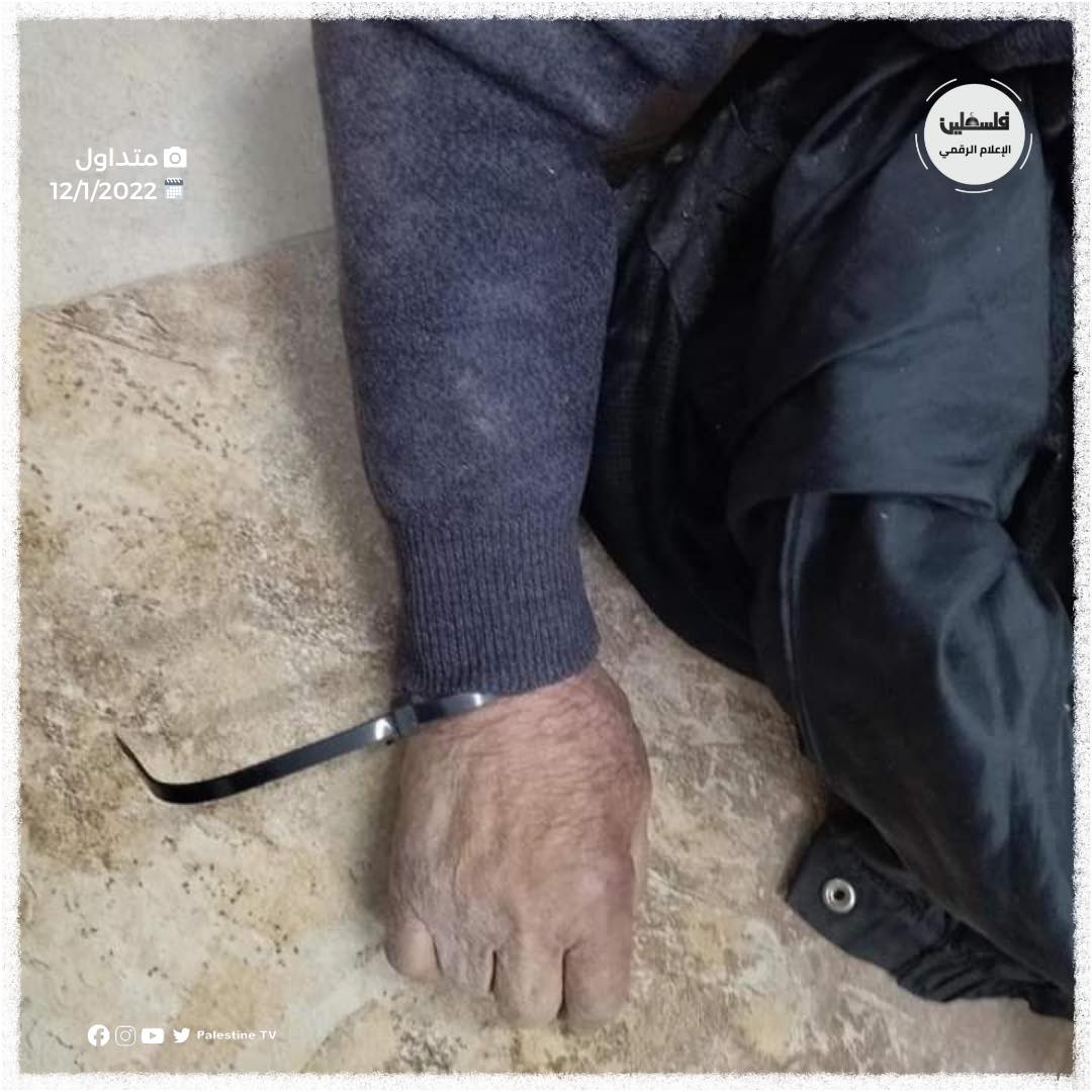 גופת אסעד עם אזיק ביד ועפר על בגדיו