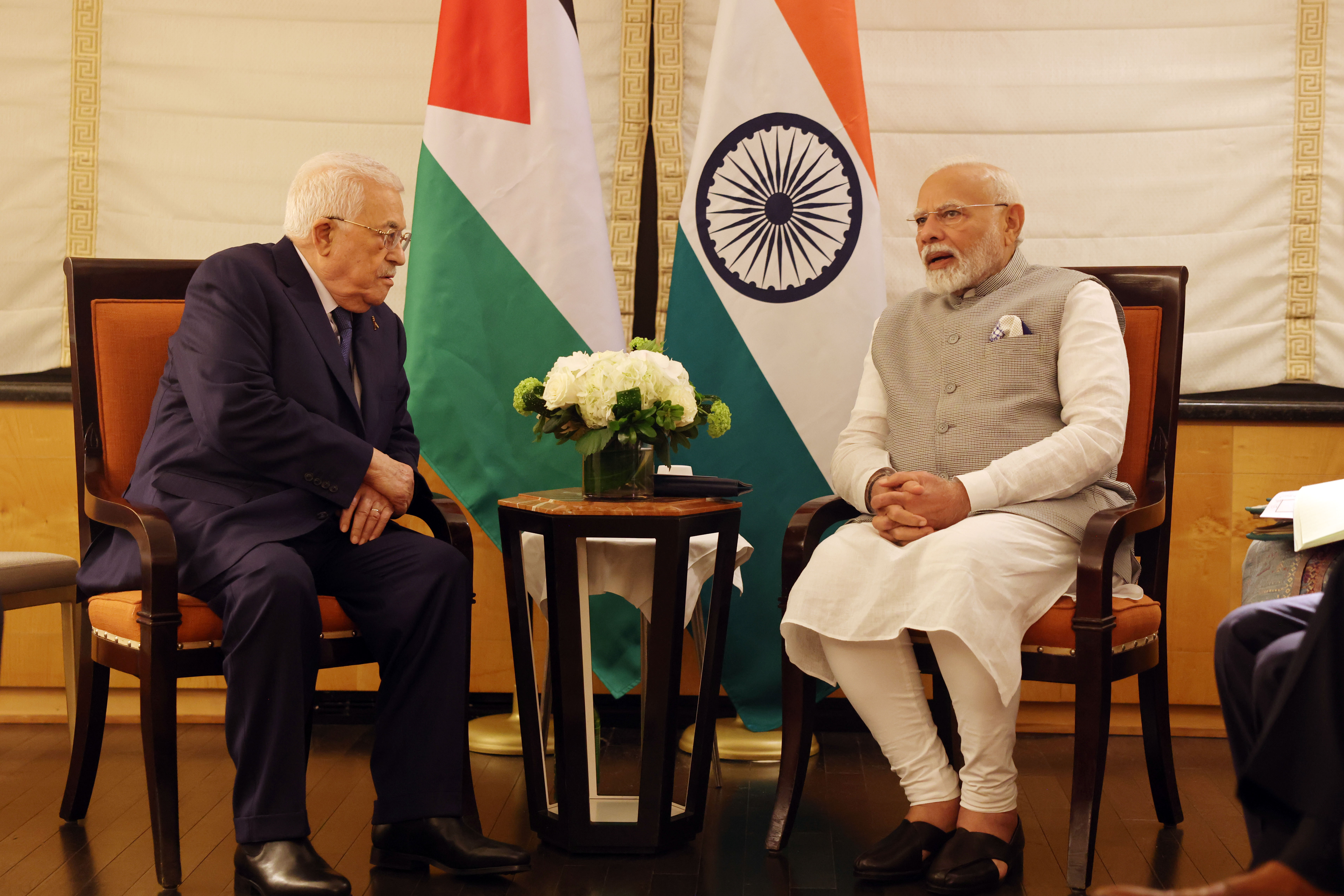 הנשיא עבאס נפגש עם ראש ממשלת הודו ודן בשיתוף פעולה ובמצב בעזה