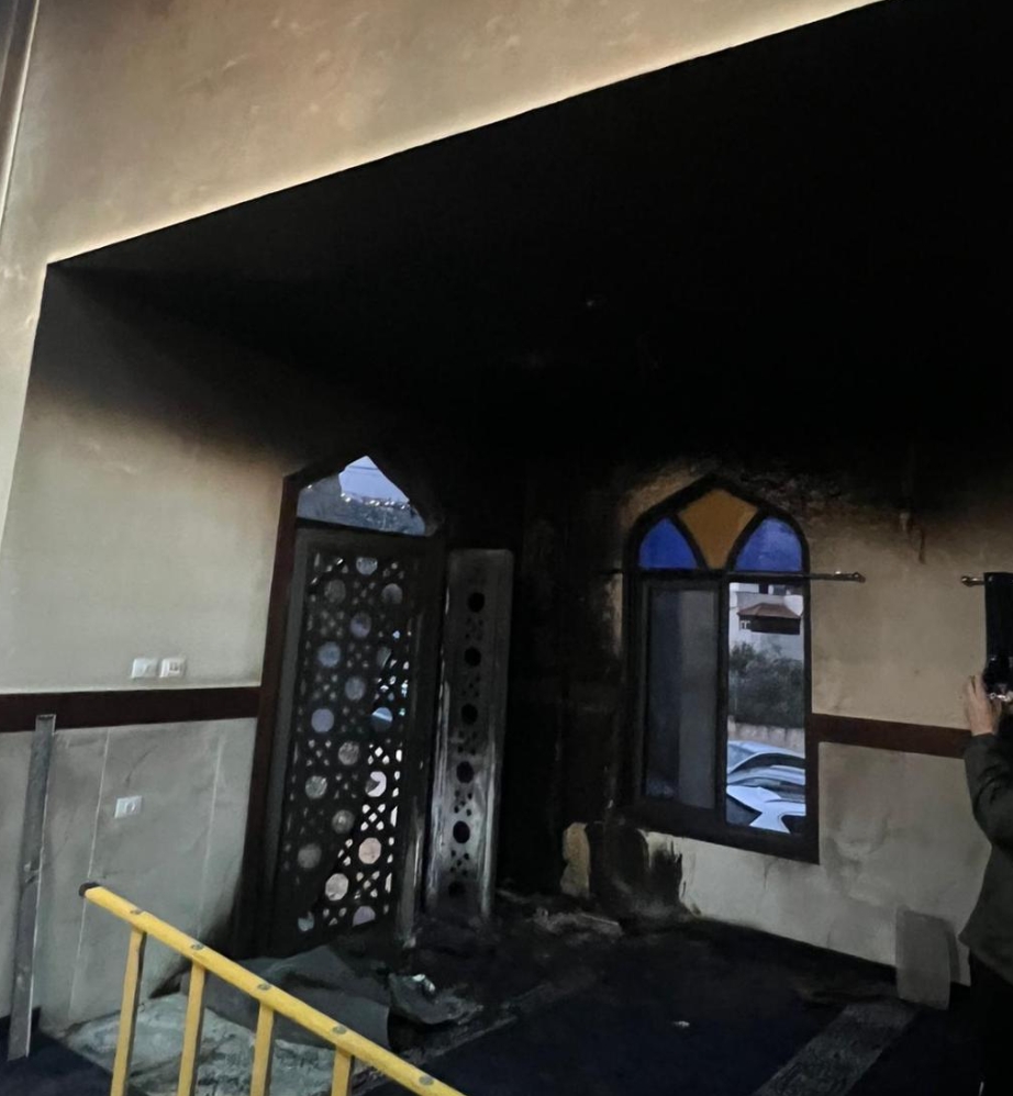 מתנחלים הציתו מסגד וריססו כתובות גזעניות בכפר מרדה