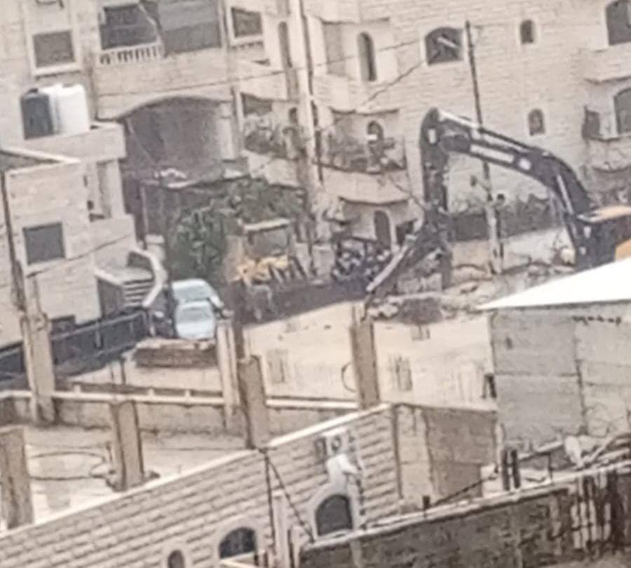 כוחות הכיבוש החלו בהריסת מבנה בשכונת א-סלאם בצפון-מזרח ירושלים הכבושה