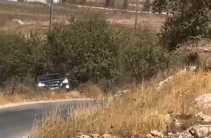 חמישה פלסטינים נפצעו במתקפת מתנחלים על כלי רכב מצפון־מזרח לרמאללה