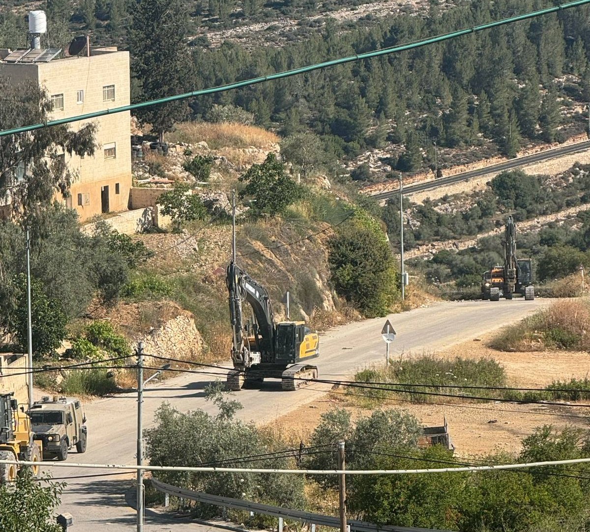 כוחות הכיבוש פשטו על הכפר דיר אבזיע שליד רמאללה; עבודות הריסה נרחבות בגדה המערבית