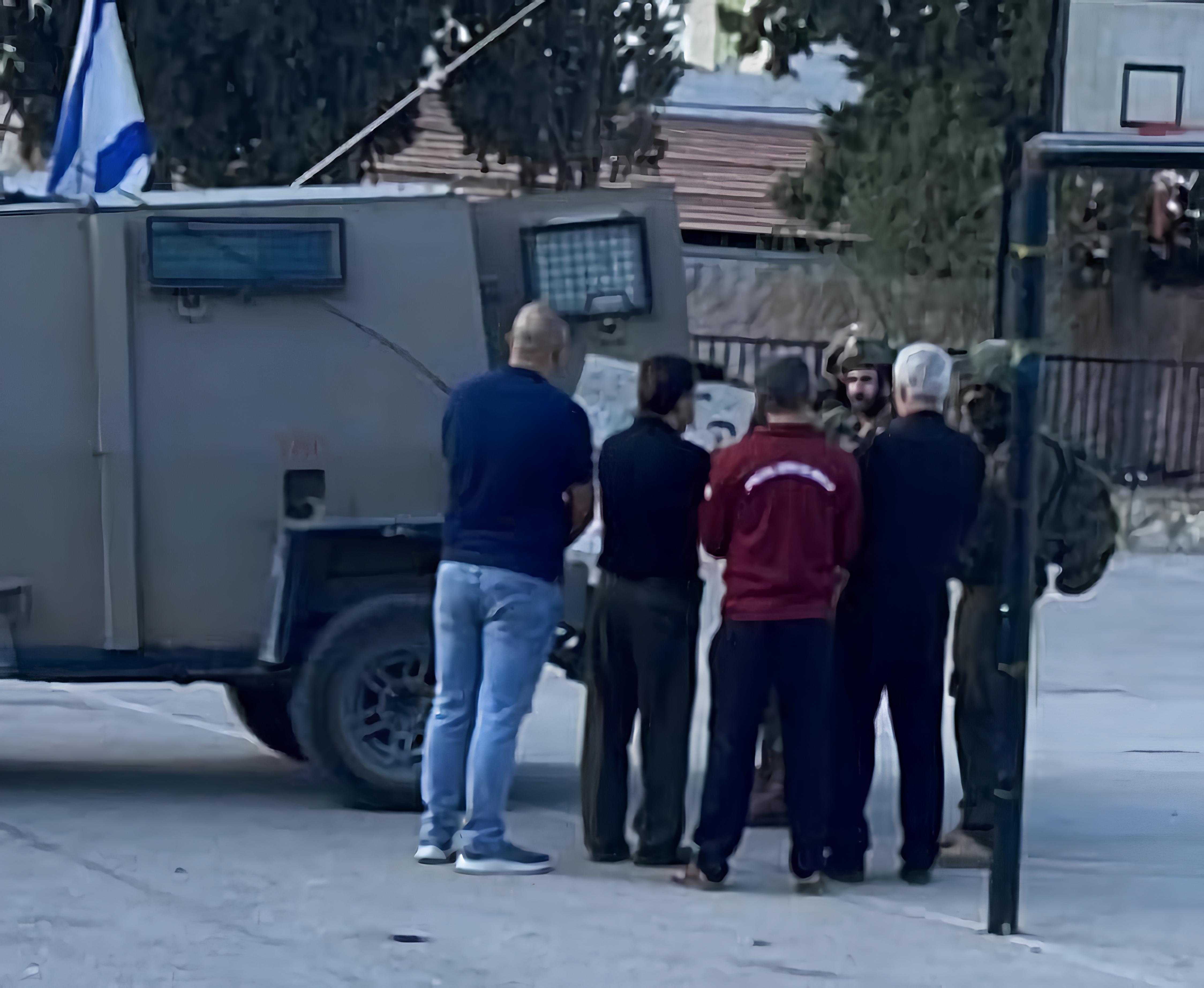 כוחות הכיבוש פלשו לבית הספר בכפר חארס ועצרו תלמידים ומורים