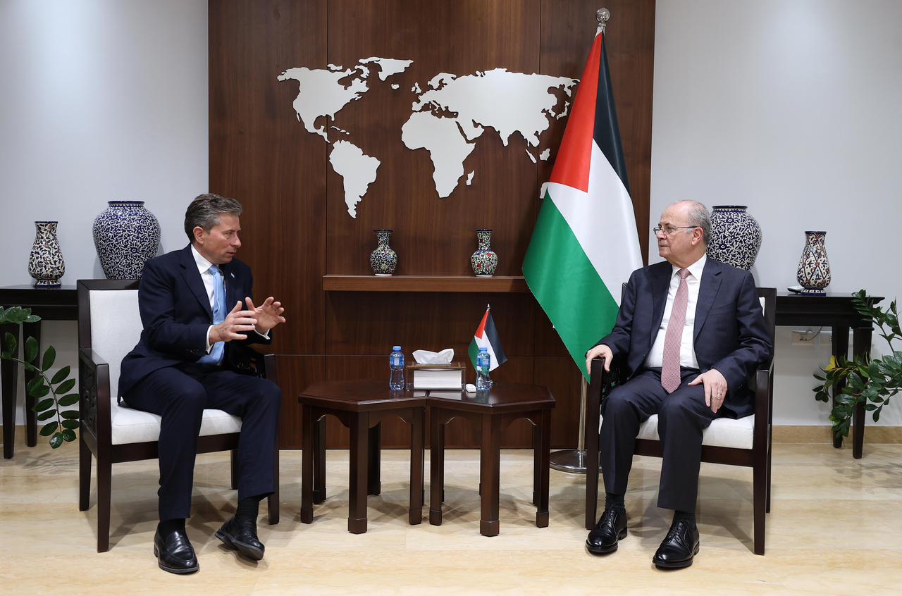 ראש הממשלה מוחמד מוסטפא דן עם בכיר באו״ם בצעדים ליישום תוכנית השיקום ברצועת עזה