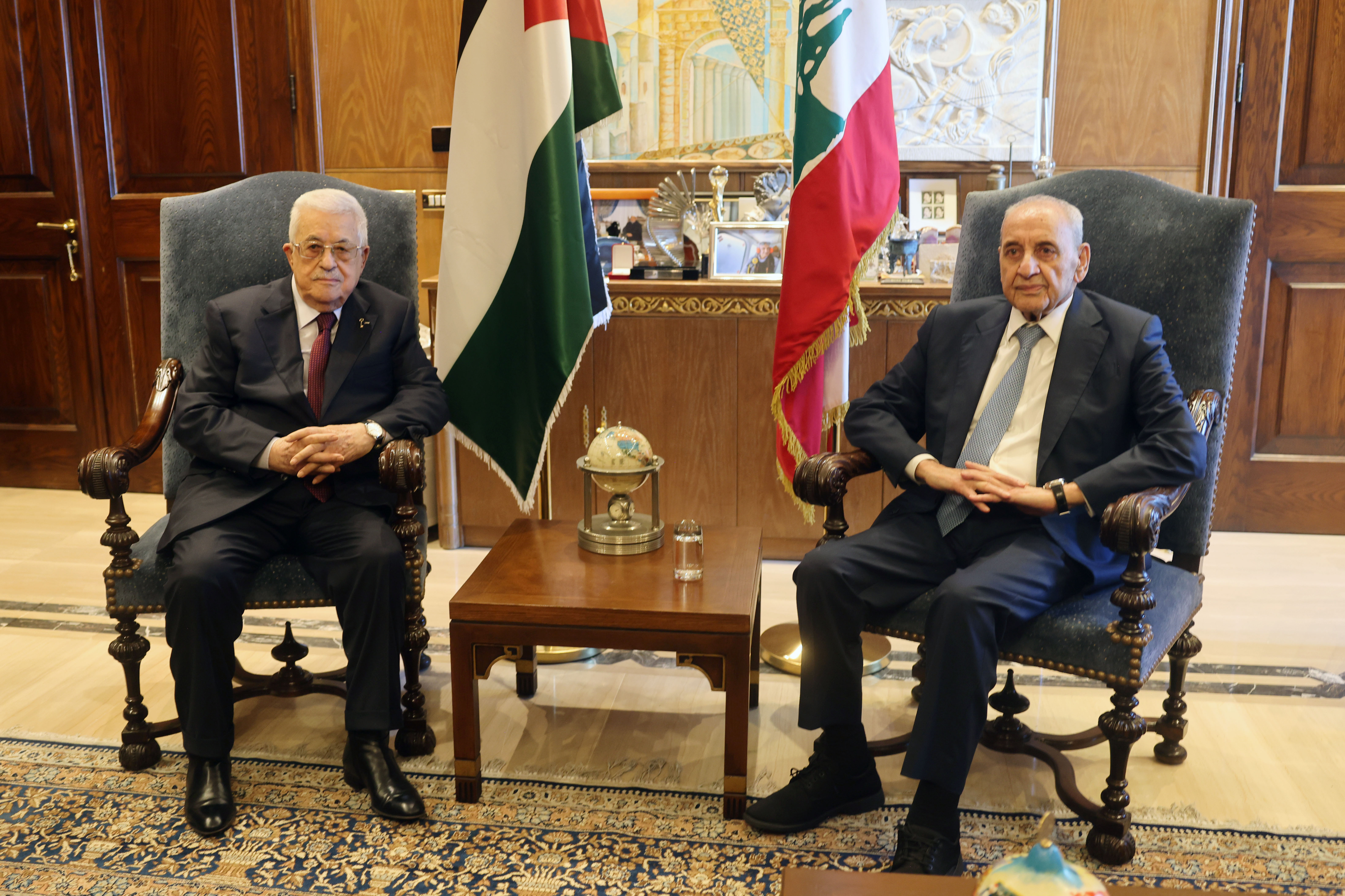 נשיא פלסטין נפגש עם יו"ר הפרלמנט הלבנוני: הדגיש את הקשר ההיסטורי והתמיכה בזכות השיבה