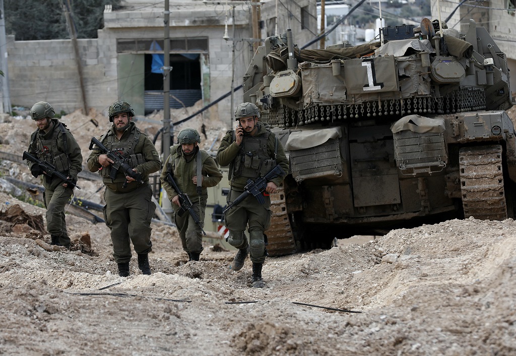 ישראל מציבה טנקים בג'נין – מפגן כוח לקידום יעדים פוליטיים