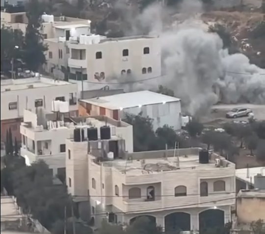 כוחות הכיבוש פוצצו בית מגורים בבית עווא שבמערב חברון