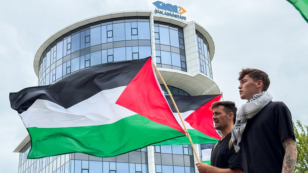 הפגנה בהולנד נגד חברה שמייצאת חלקי חילוף למטוסי F-35 לישראל