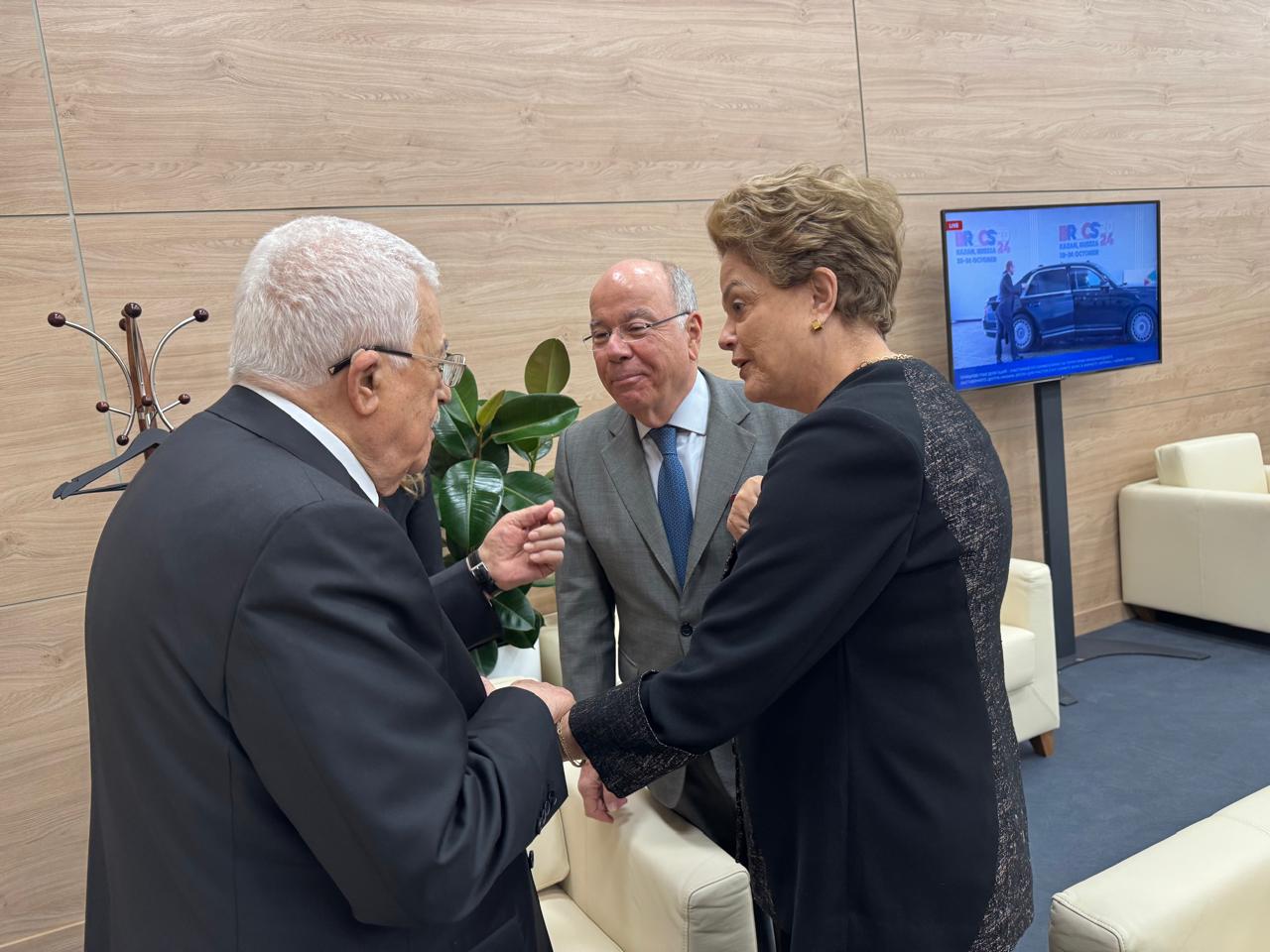 אבו מאזן נפגש עם נשיאת בנק הפיתוח של BRICS: קריאה לפעולה בינלאומית לעצירת התוקפנות ולסיוע כלכלי לפלסטין