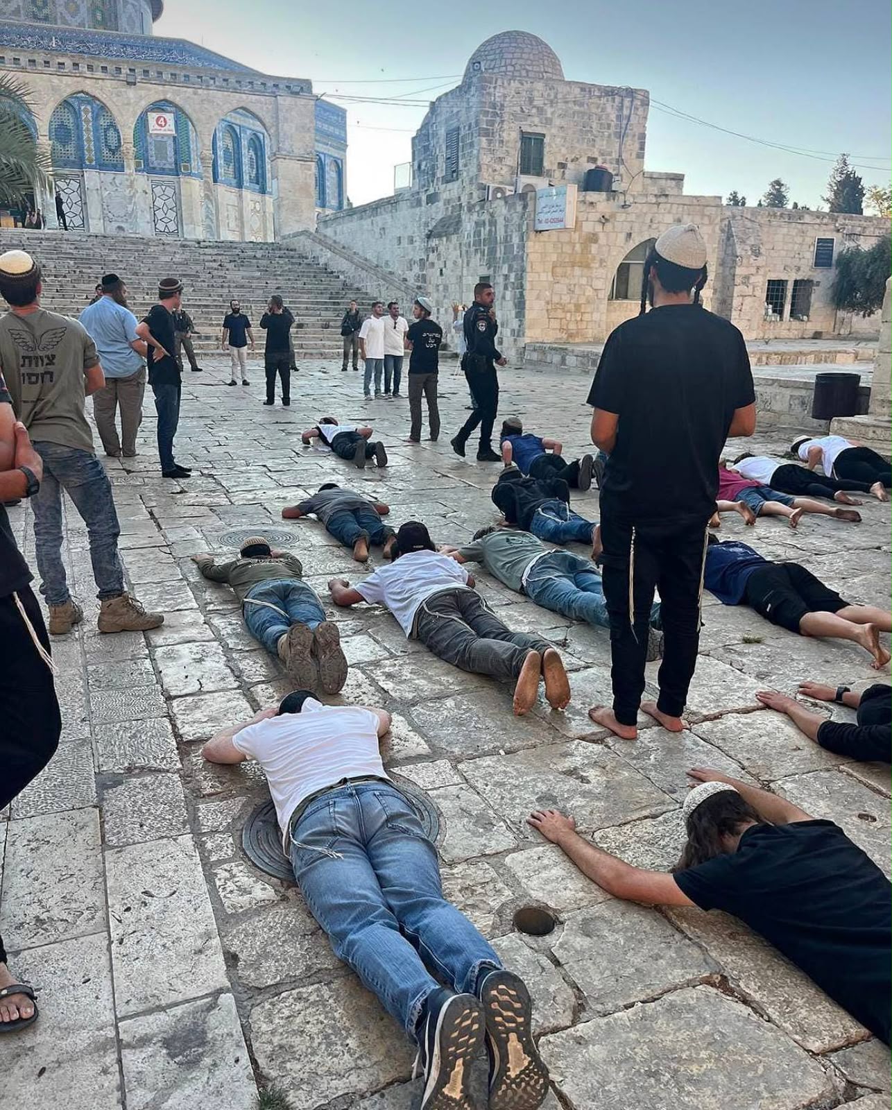 השר הקיצוני בן גביר פלש למסגד אל-אקצא בליווי כוחות הכיבוש; משרד הווקף גינה