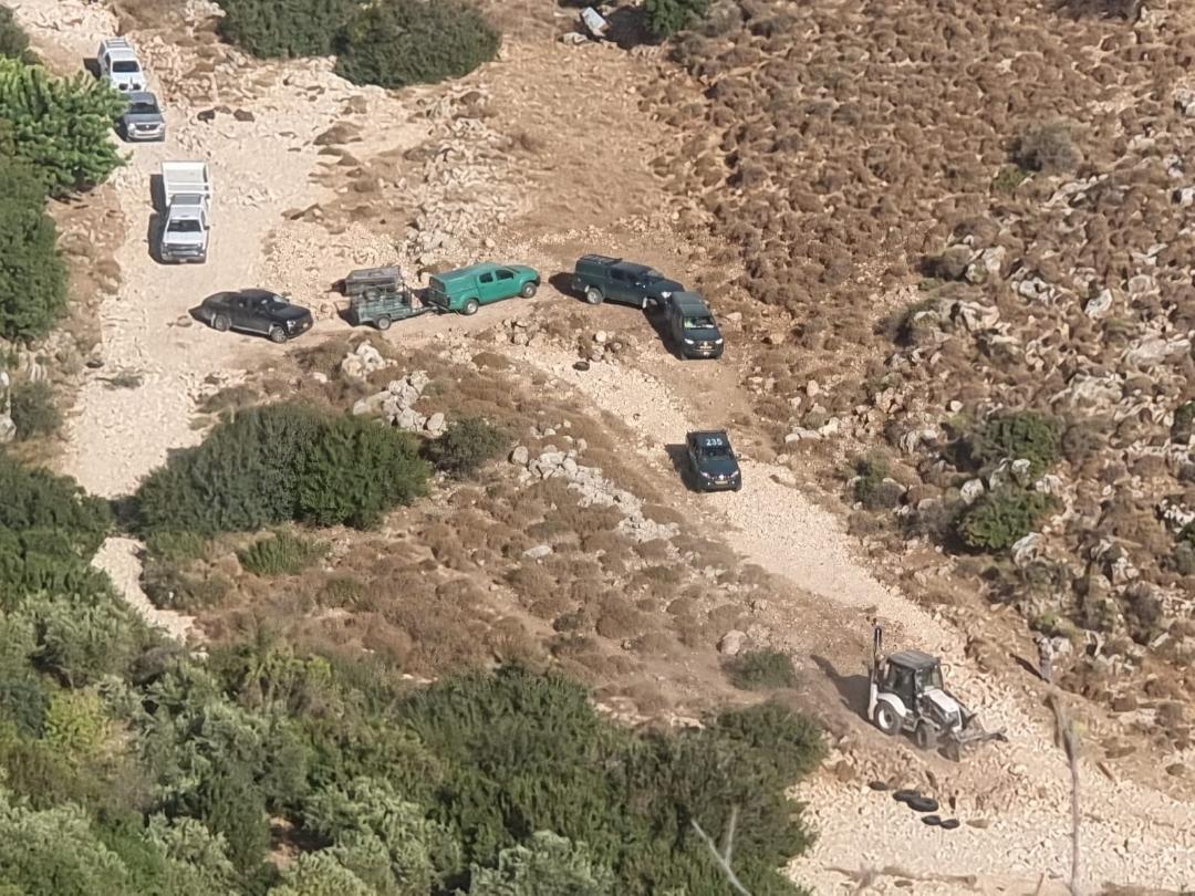 מתנחלים השחיתו שטחים בכפר קראוות בני חסאן