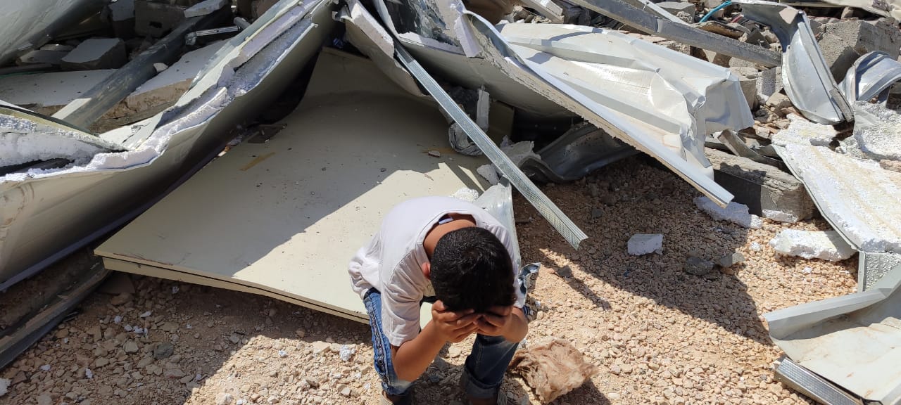 כוחות הכיבוש הישראלי הרסו בית ספר במזרח יטא