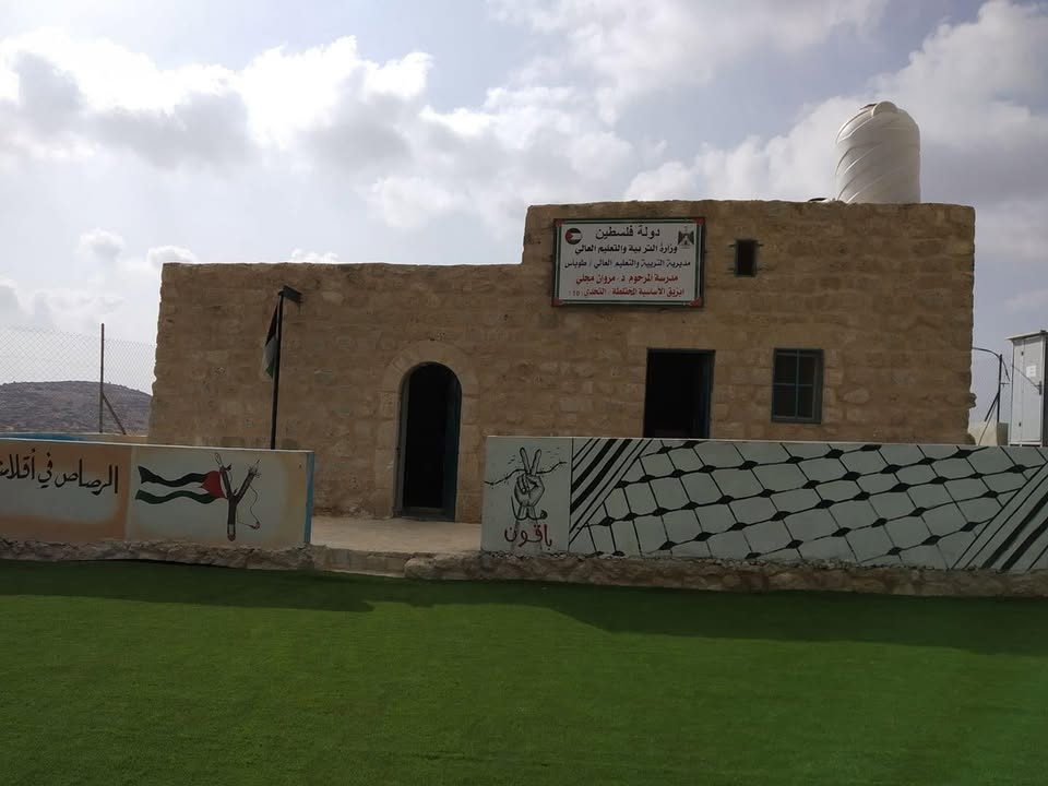 טובאס: מתנחלים בליווי כוחות הכיבוש פרצו לבית הספר אלתחדי ודרשו מצוותיו לעזוב