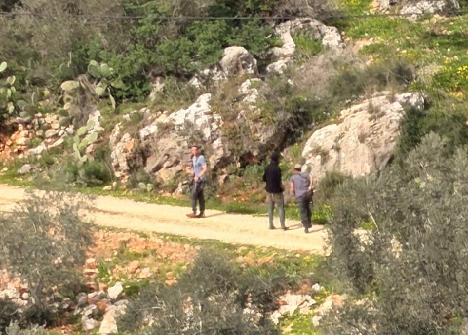 מתנחלים תקפו תושב בכפר א-דיכ ממערב לסלפית