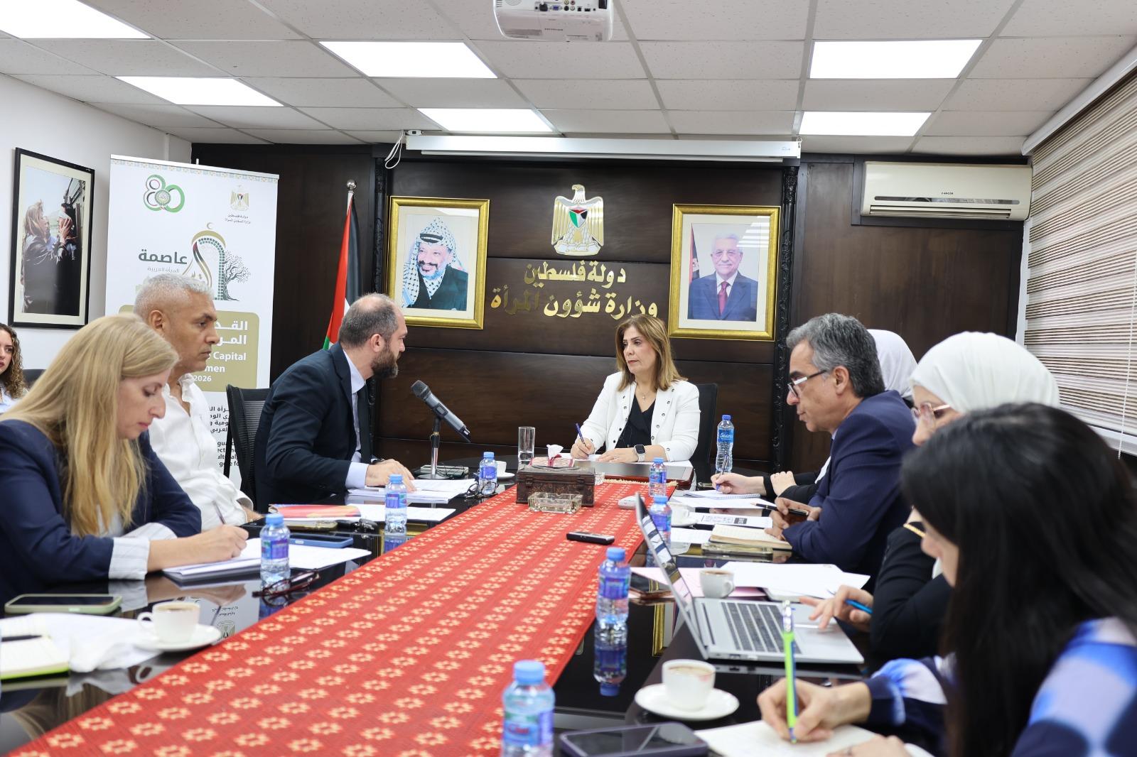 השרה מונה אל-ח'לילי: אנו ניצבים מול השמדה ורעב שיטתיים – דרוש התערבות מיידית להגנה על נשים ונערות