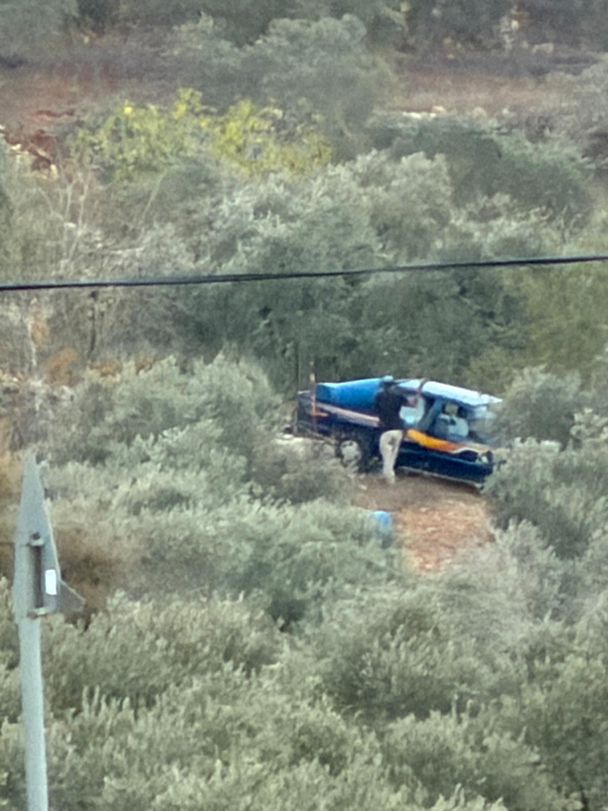 מתנחלים תקפו מוסקי זיתים בכפר מאלכ ובאל־מוע'ייר; כוחות הכיבוש עצרו שני תושבים ופעיל סולידריות זר