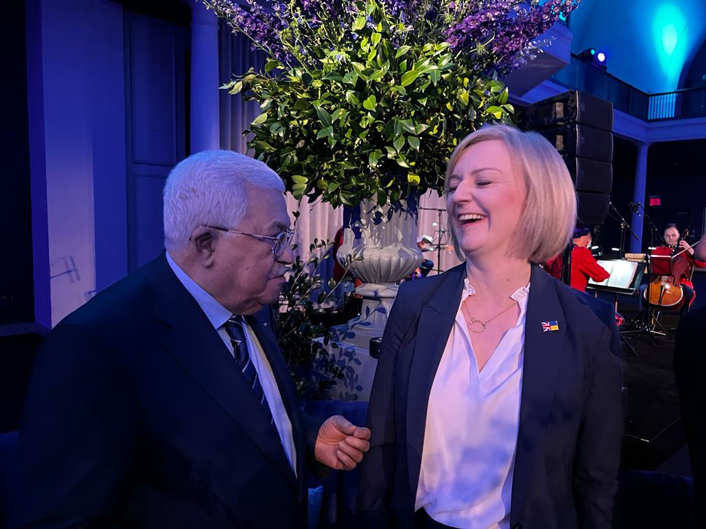 הנשיא עבאס נועד עם ראש ממשלת בריטניה