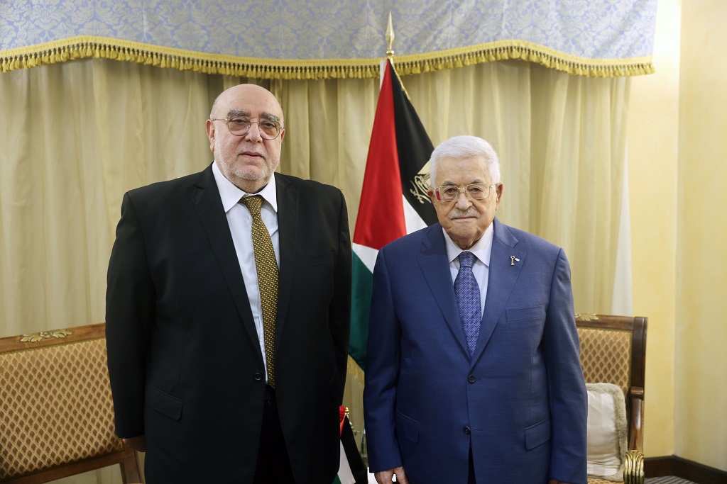 הנשיא מחמוד עבאס נפגש עם מזכ"ל מפלגת "אל־מוראבטון" מוסטפא חמדאן בביירות
