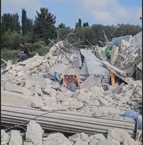 כוחות הכיבוש הרסו בית וחנויות מסחר בכפר א־זאוויה מדרום לג'נין